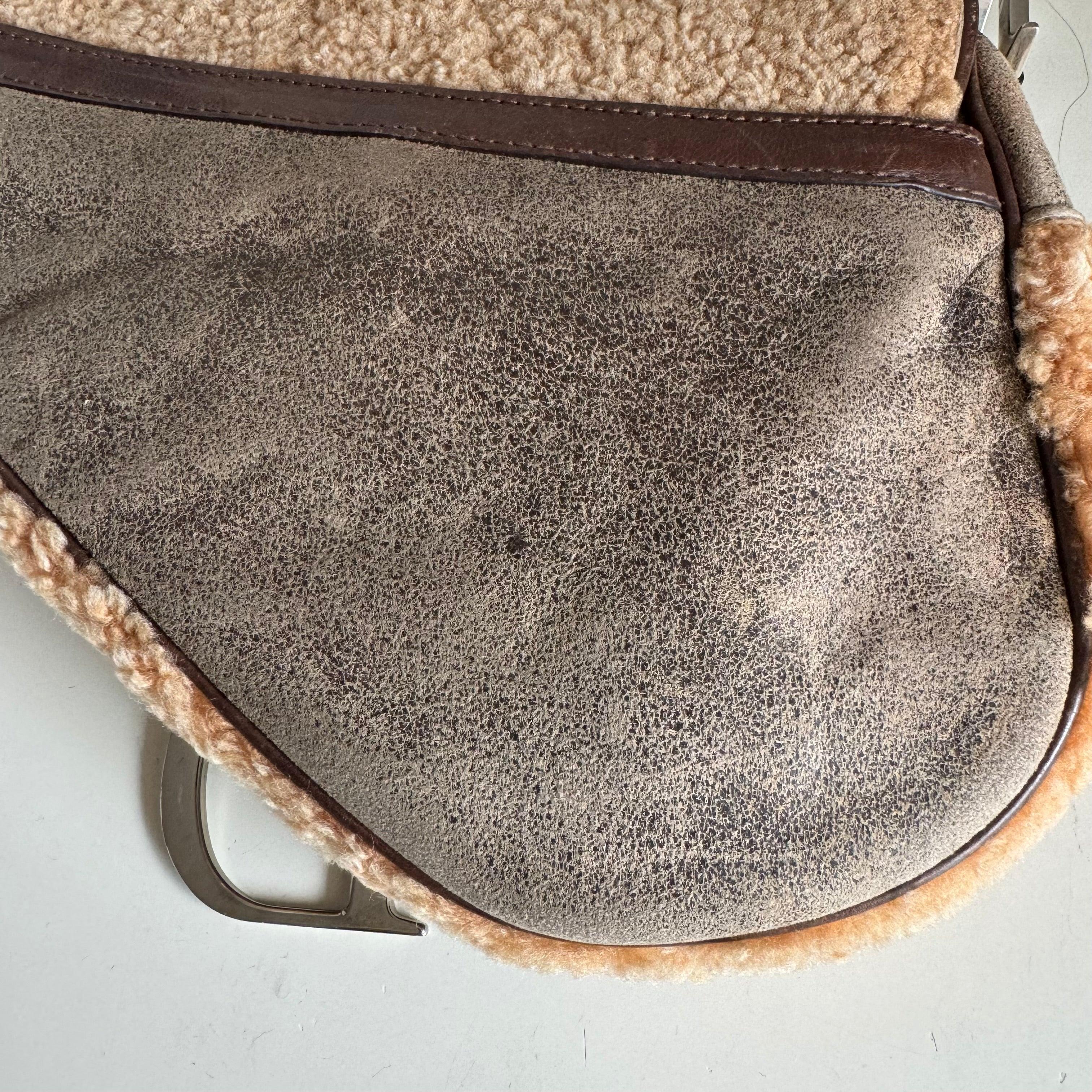 Dior Saddle Vintage Shoulder Bag Shearling Brown and While In Excellent Condition In AUBERVILLIERS, FR