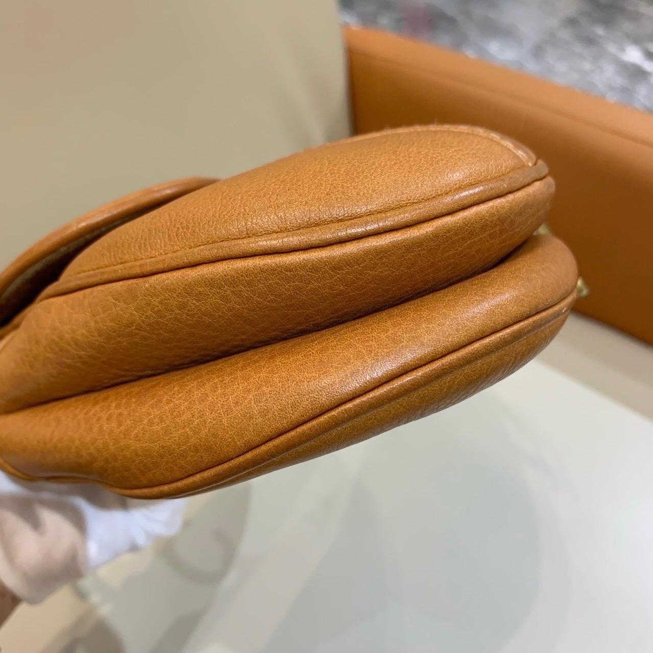 Dior Saddle Vintage Tan Brown Calfskin Leather Gold Hardware Shoulder Bag For Sale 11