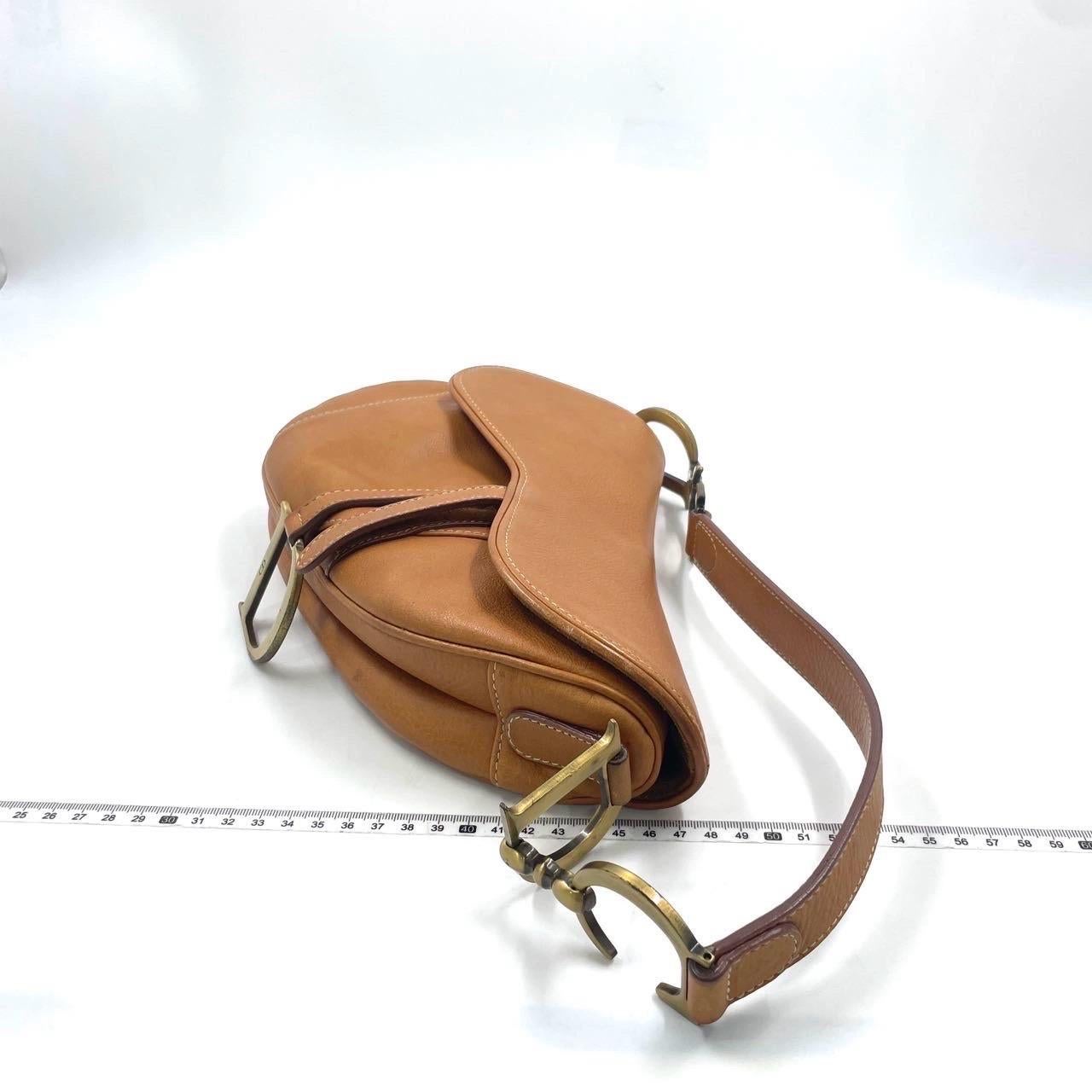 Dior Saddle Vintage Tan Brown Calfskin Leather Gold Hardware Shoulder Bag In Good Condition For Sale In AUBERVILLIERS, FR