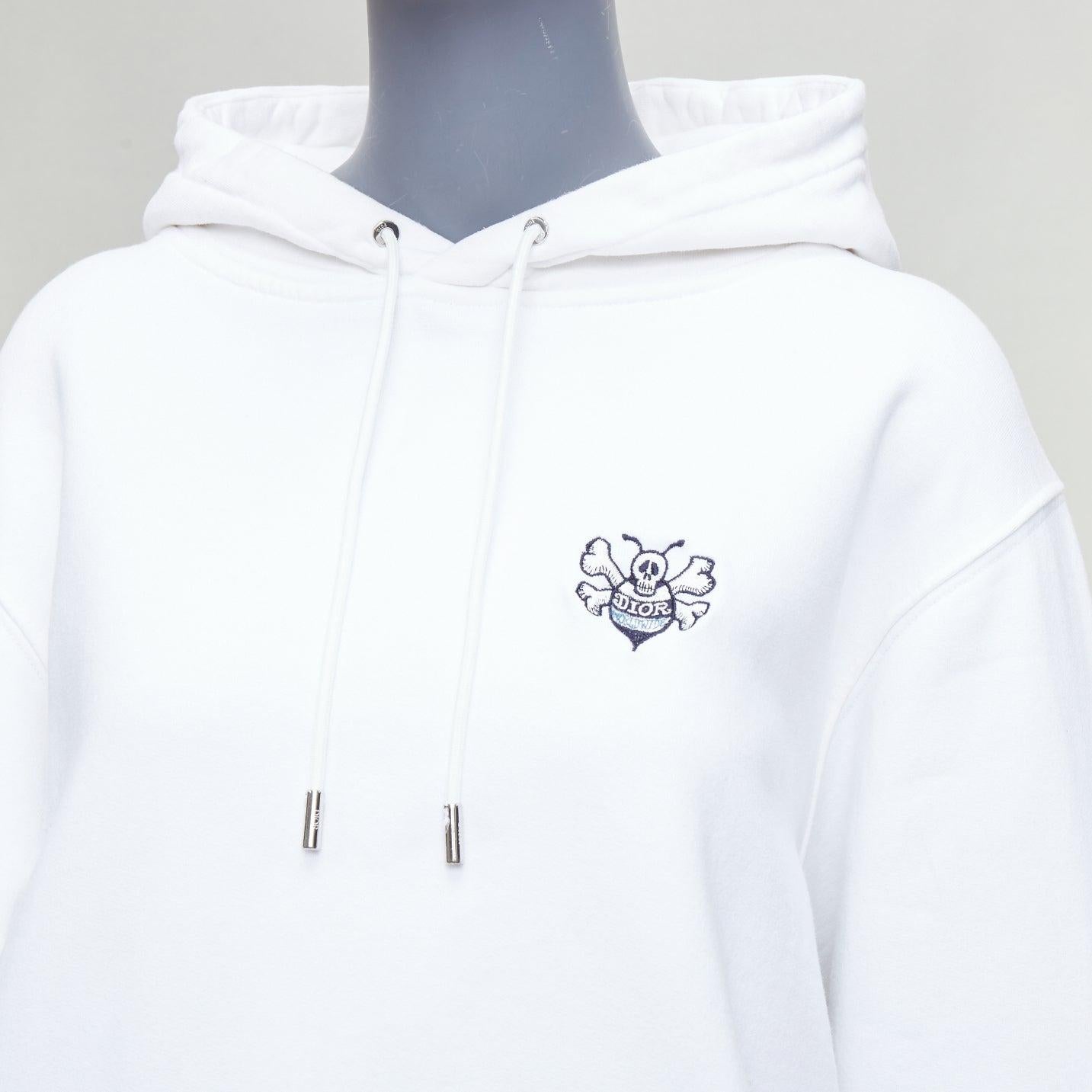 DIOR Shawn Stussy logo bee embroidery cotton hoodie XXL
Reference: CNPG/A00074
Brand: Dior
Designer: Kim Jones
Collection: Shawn Stussy
Material: Cotton
Color: White, Black
Pattern: Solid
Closure: Pullover
Made in: Italy

CONDITION:
Condition: Good,