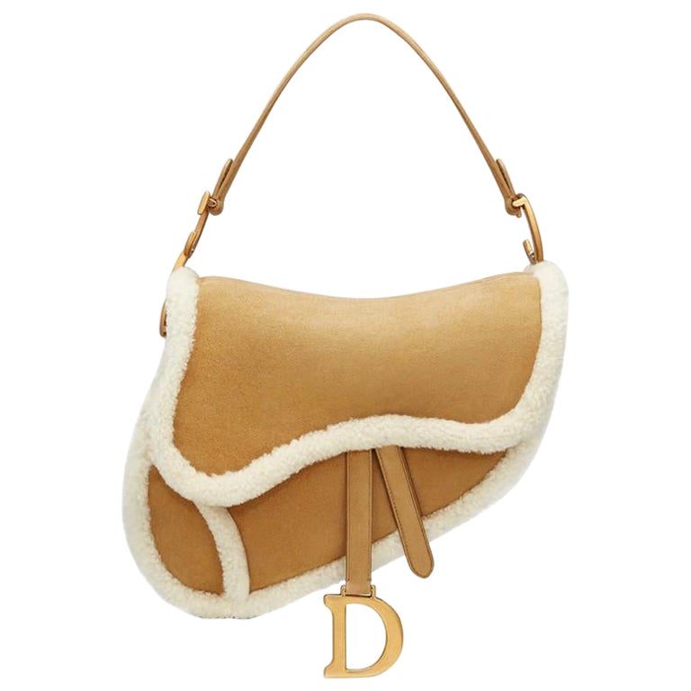 Dior Satteltasche aus Shearling im Angebot