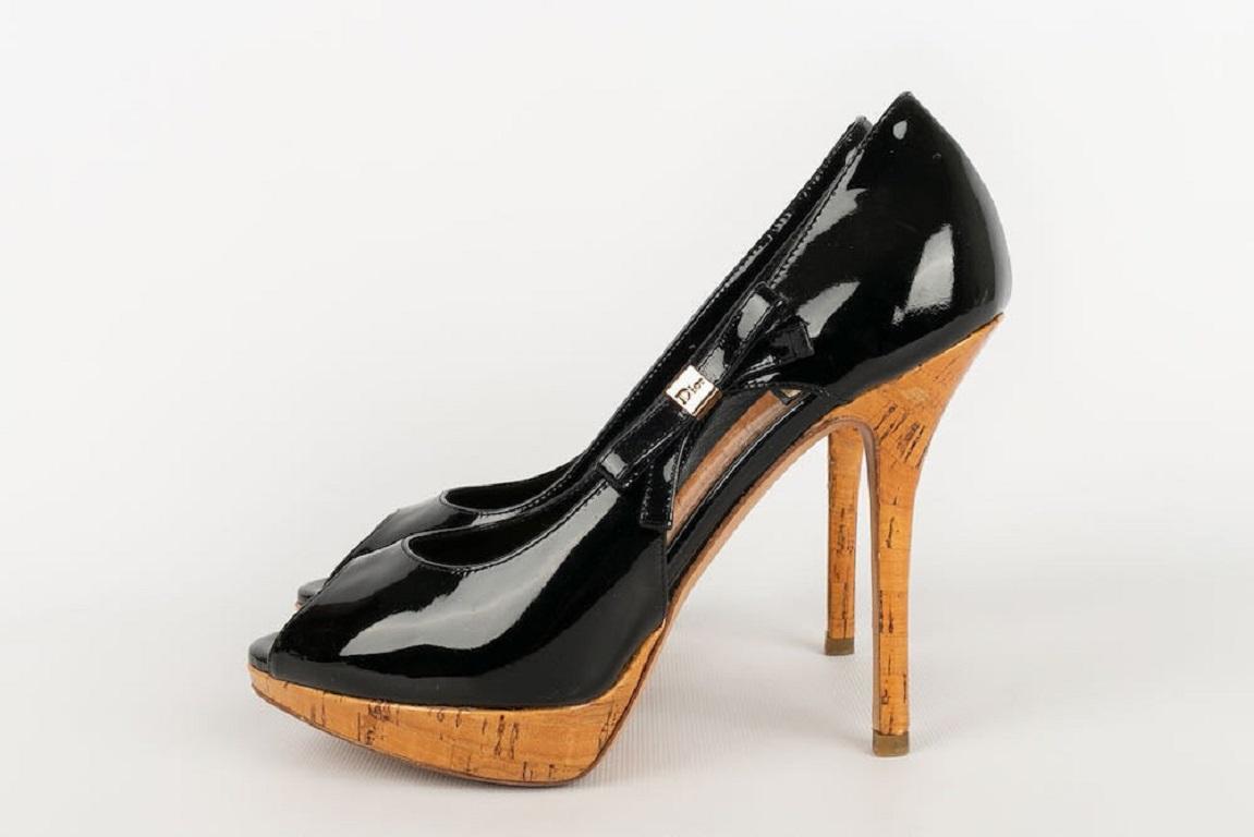 Dior - (Made in Italy) Patent leather pumps. Size 36.

Additional information:
Condition: Good condition
Dimensions: Heel height : 10 cm

Seller Reference: CH59