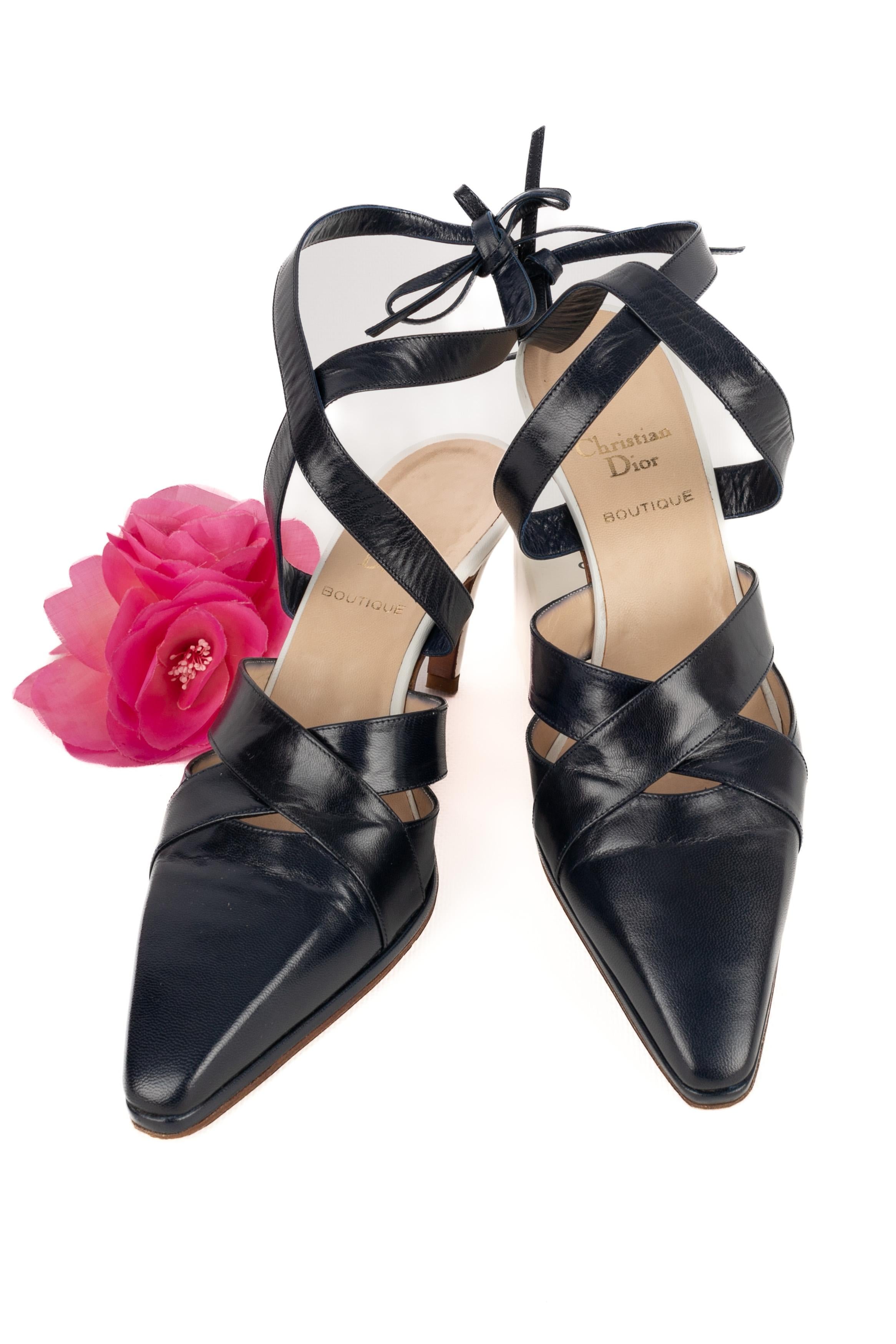 DIOR - (Made in Italy) White and blue shoes with bridles.

Condition:
Very good condition

Dimensions:
Size 39

SKU:CH88