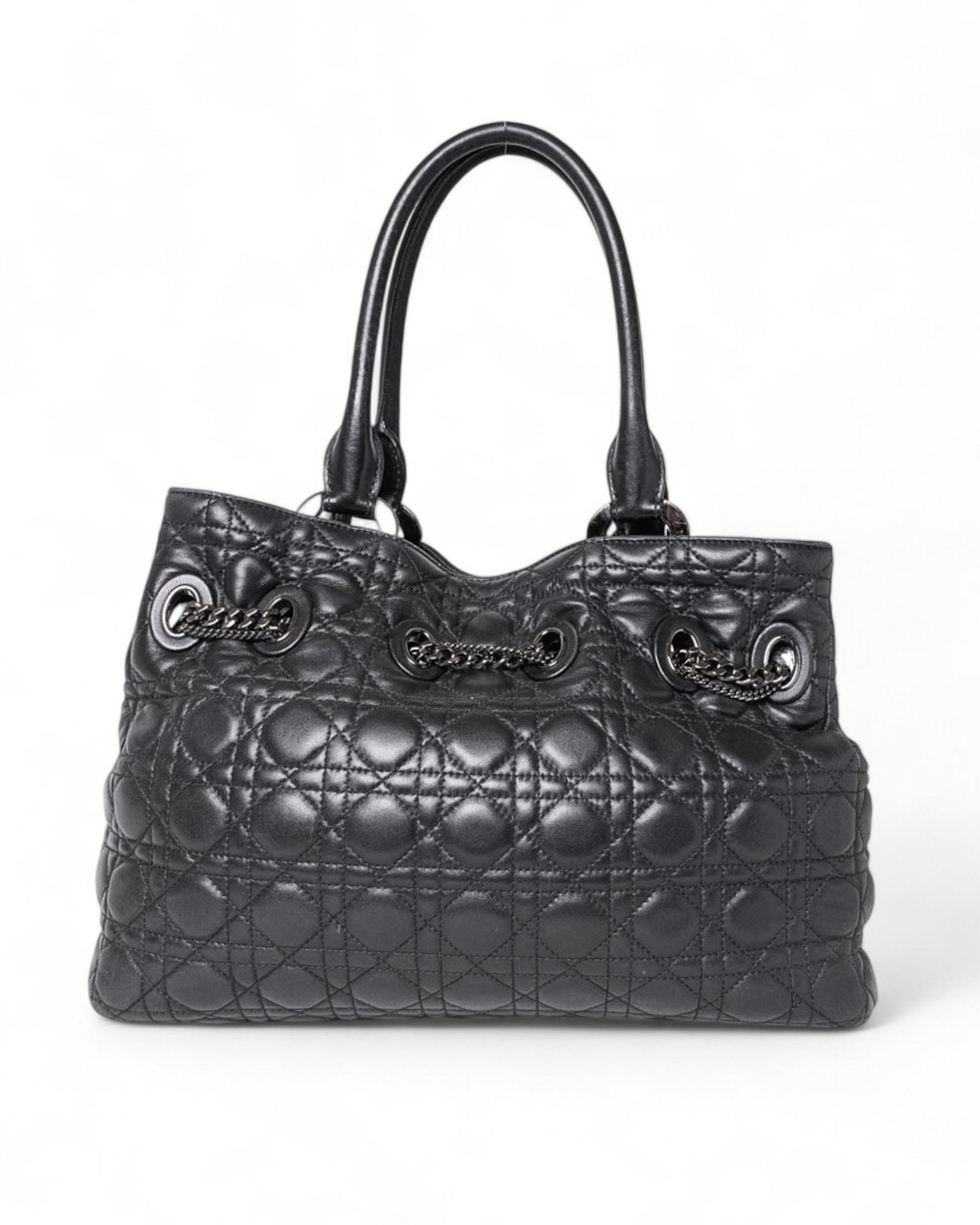 Dior Shopper Vorhängeschloss Cannage Soft Nera Borsa A Spalla im Zustand „Gut“ in Torre Del Greco, IT
