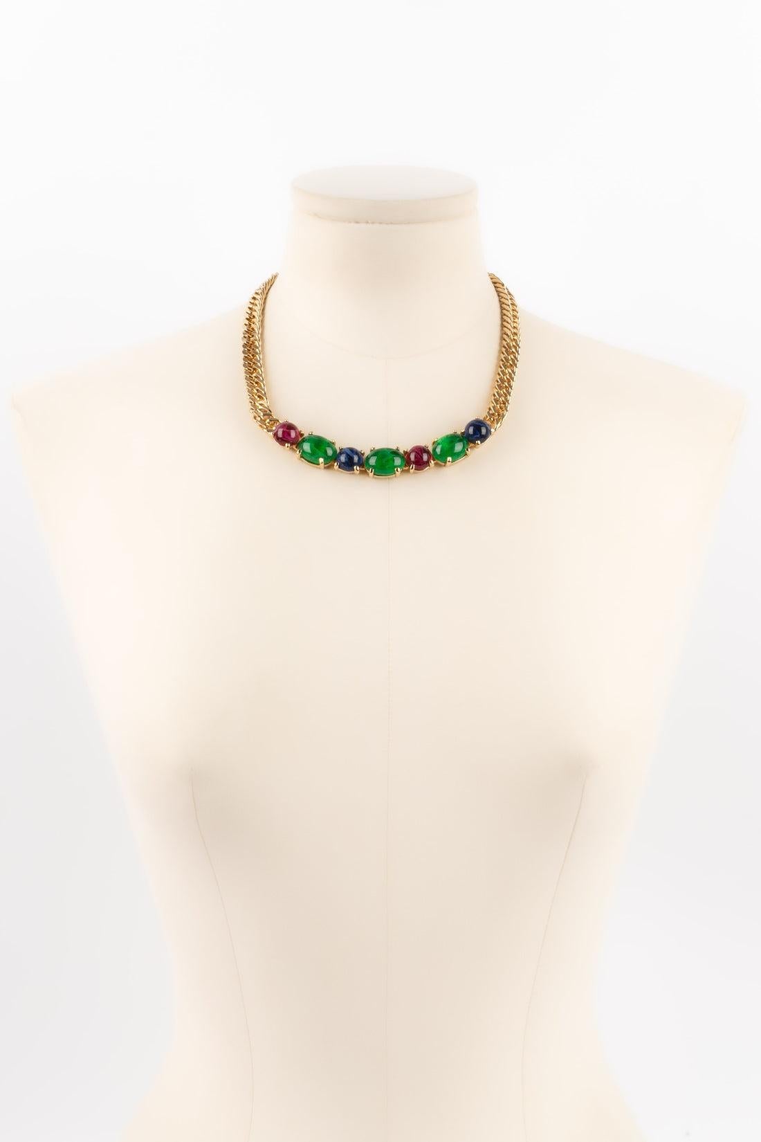 Dior - (Made in Germany) Short necklace in gold-plated metal with colored resin.

Additional information:
Condition: Very good condition
Dimensions: Length: from 43 cm to 48 cm

Seller Reference: BC13