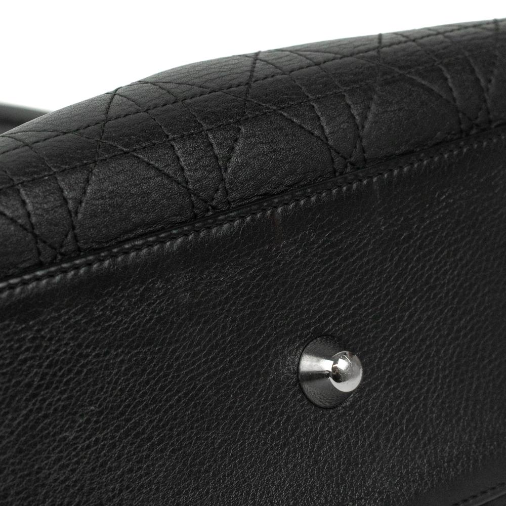 DIOR Umhängetasche aus schwarzem Leder im Angebot 5