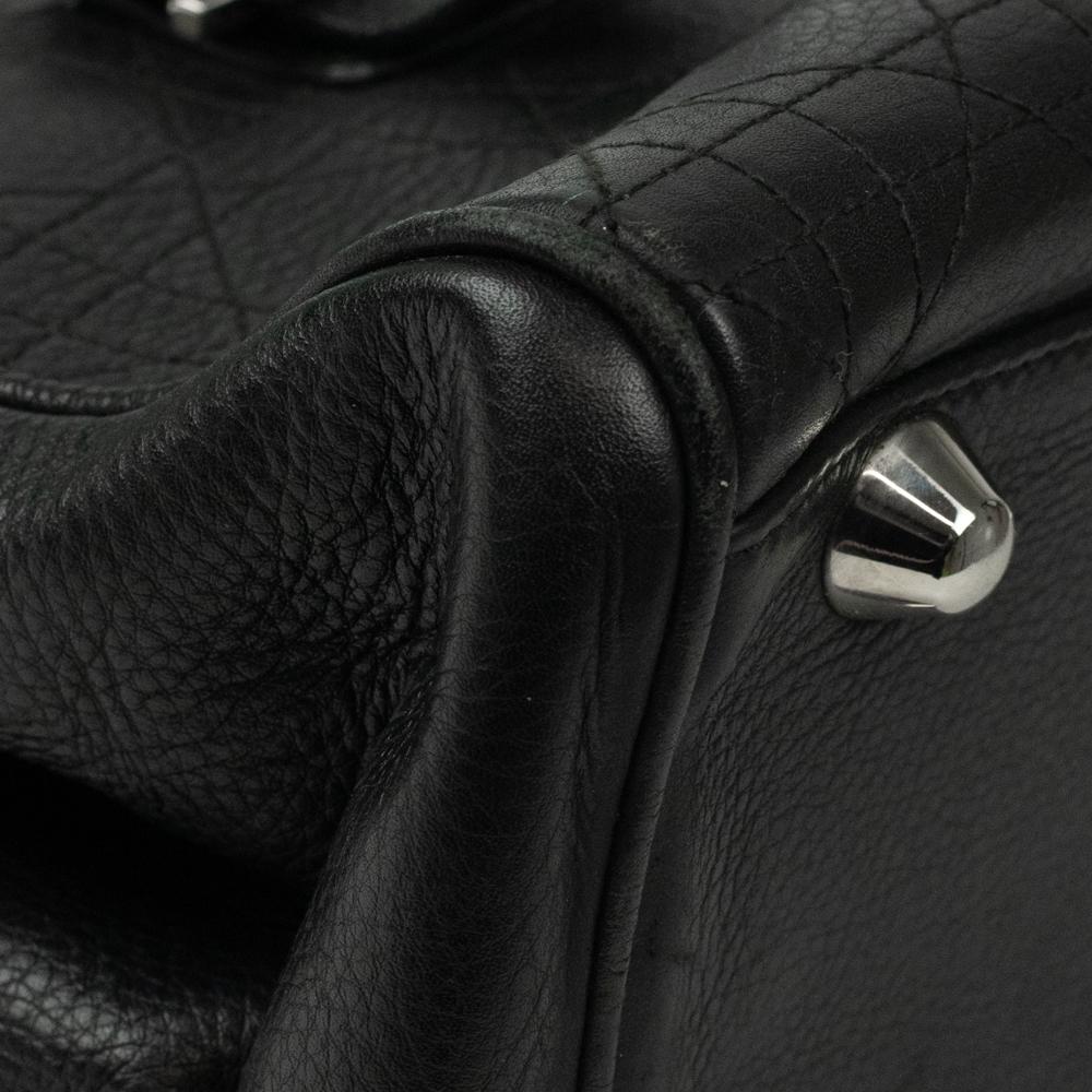 DIOR Umhängetasche aus schwarzem Leder im Angebot 6