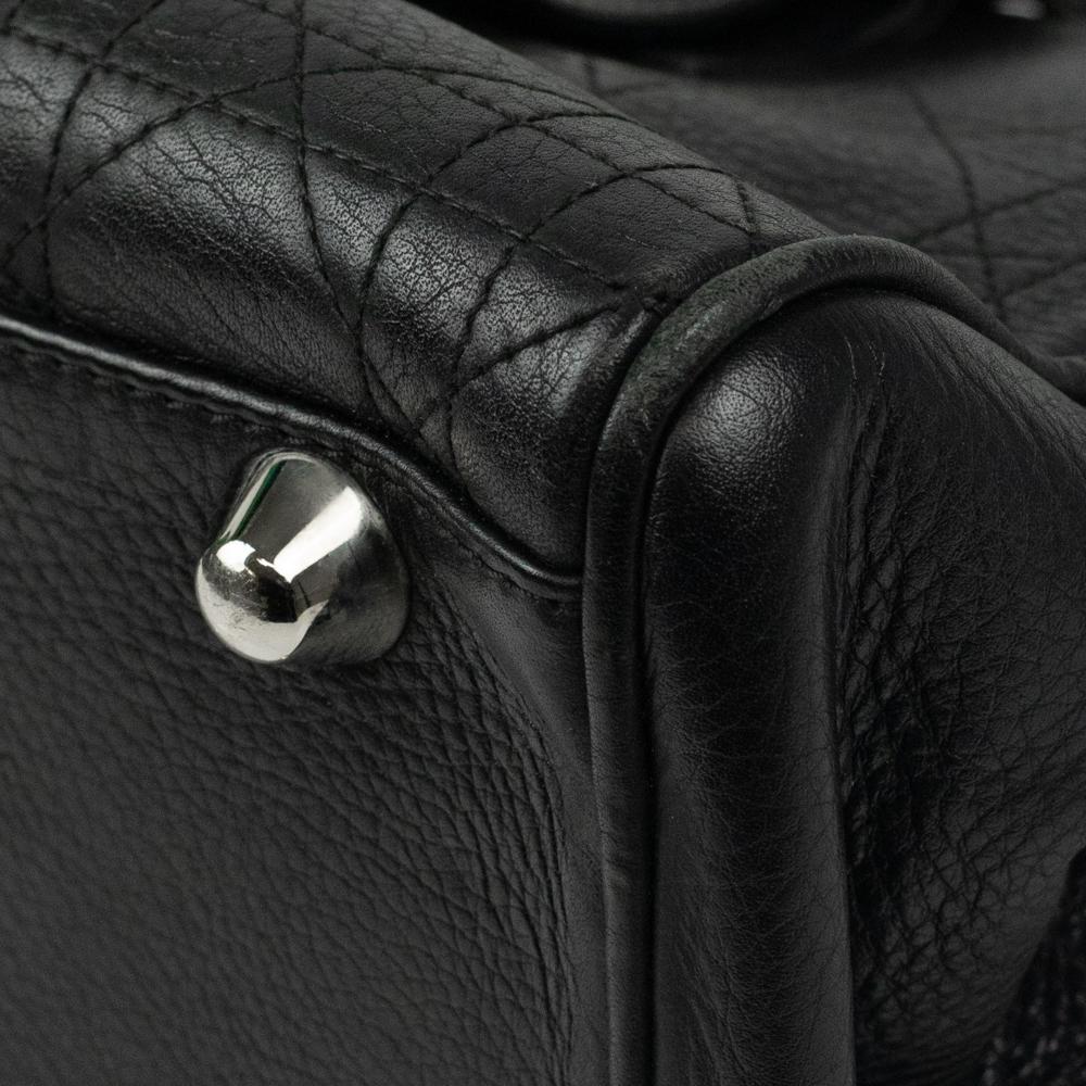 DIOR Umhängetasche aus schwarzem Leder im Angebot 7