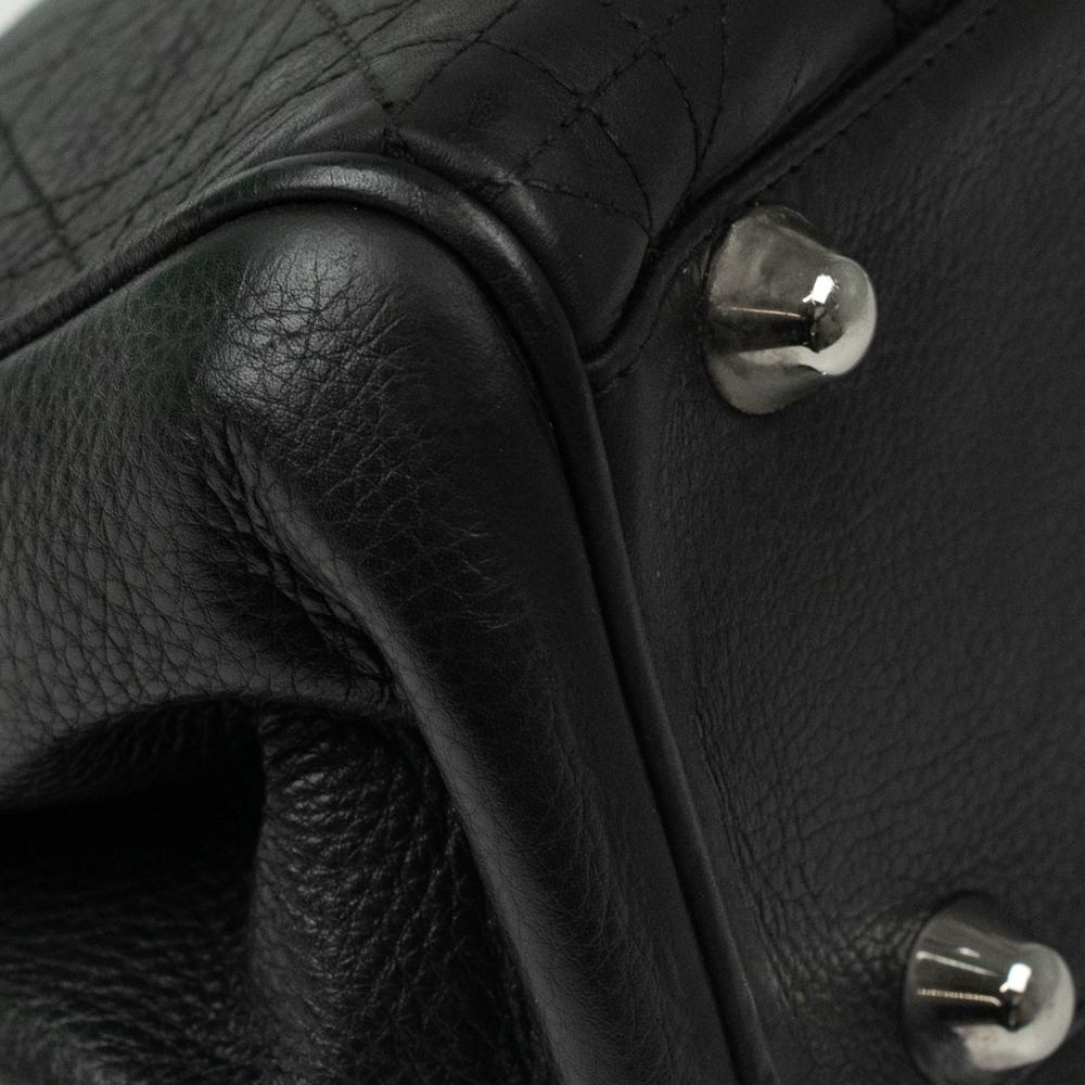 DIOR Umhängetasche aus schwarzem Leder im Angebot 9