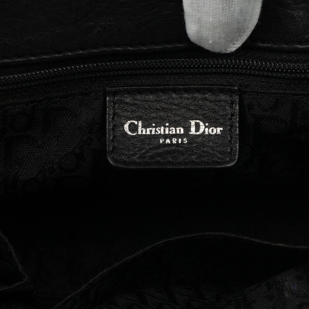 DIOR Umhängetasche aus schwarzem Leder im Angebot 1