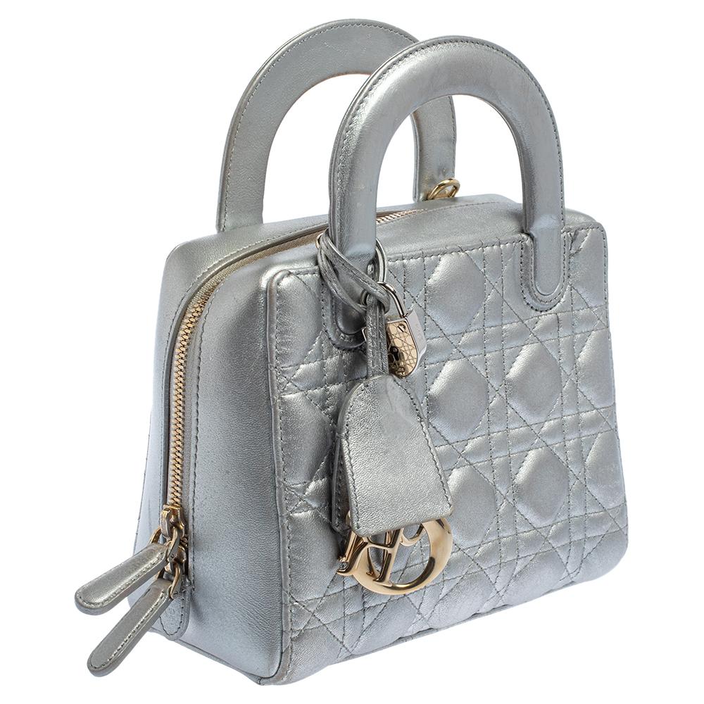 Dior Silber Cannage Leder Lily Tasche im Zustand „Gut“ in Dubai, Al Qouz 2