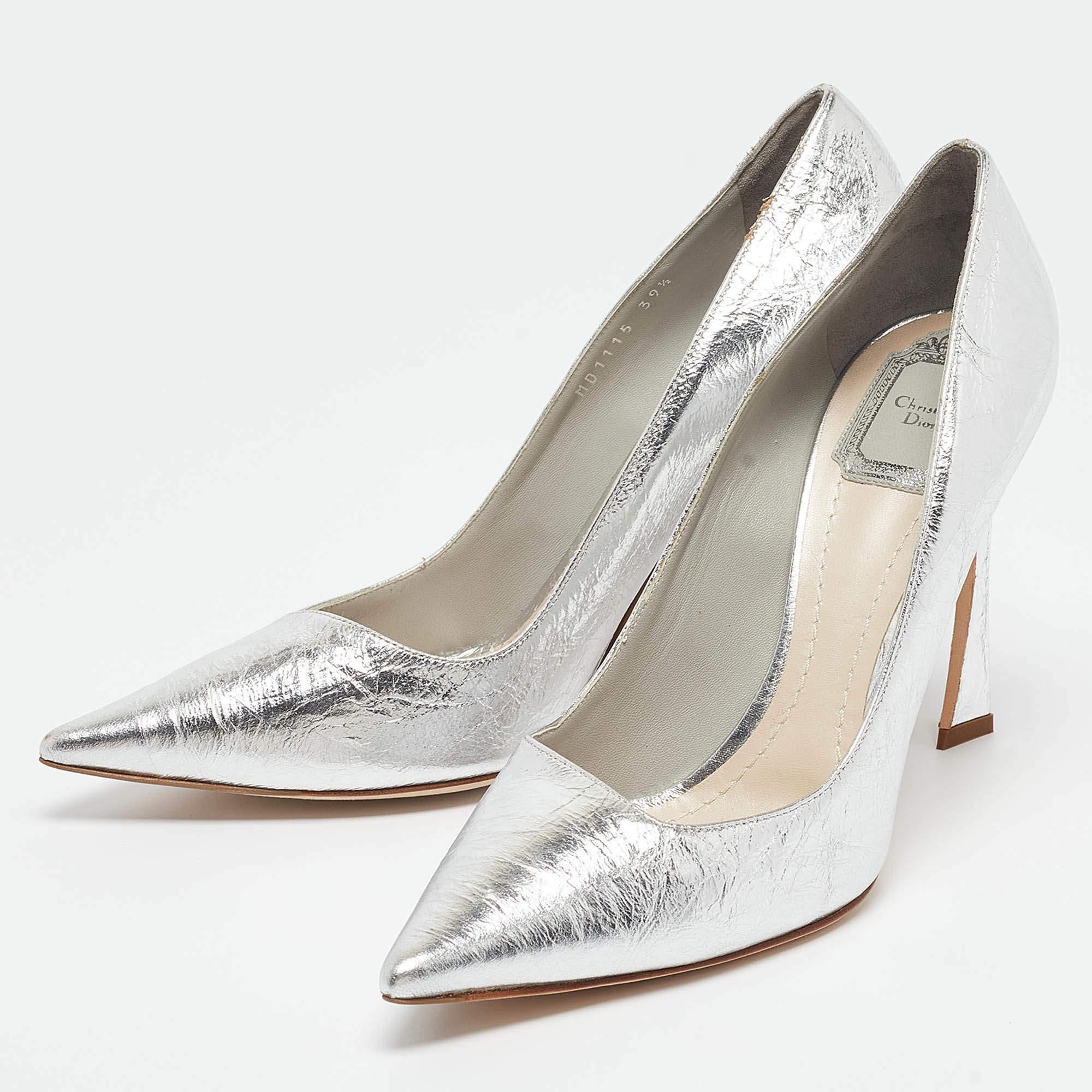Exhibit an elegant style with this pair of pumps. These elegant shoes are crafted from quality materials. They are set on durable soles and sleek heels.