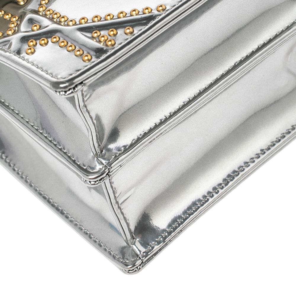Dior Silber glänzendes Leder Diorama beschlagene vertikale Kette Clutch (Beige)