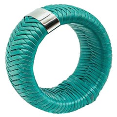 Dior - Bracelet jonc en cuir Jumbo à logo tissé argenté et vert, années 2000