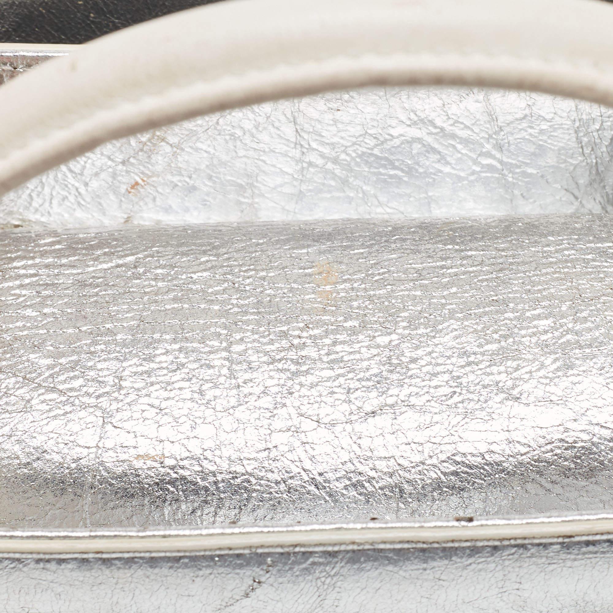 Dior Silberne Diorever Tasche aus laminiertem Leder 8