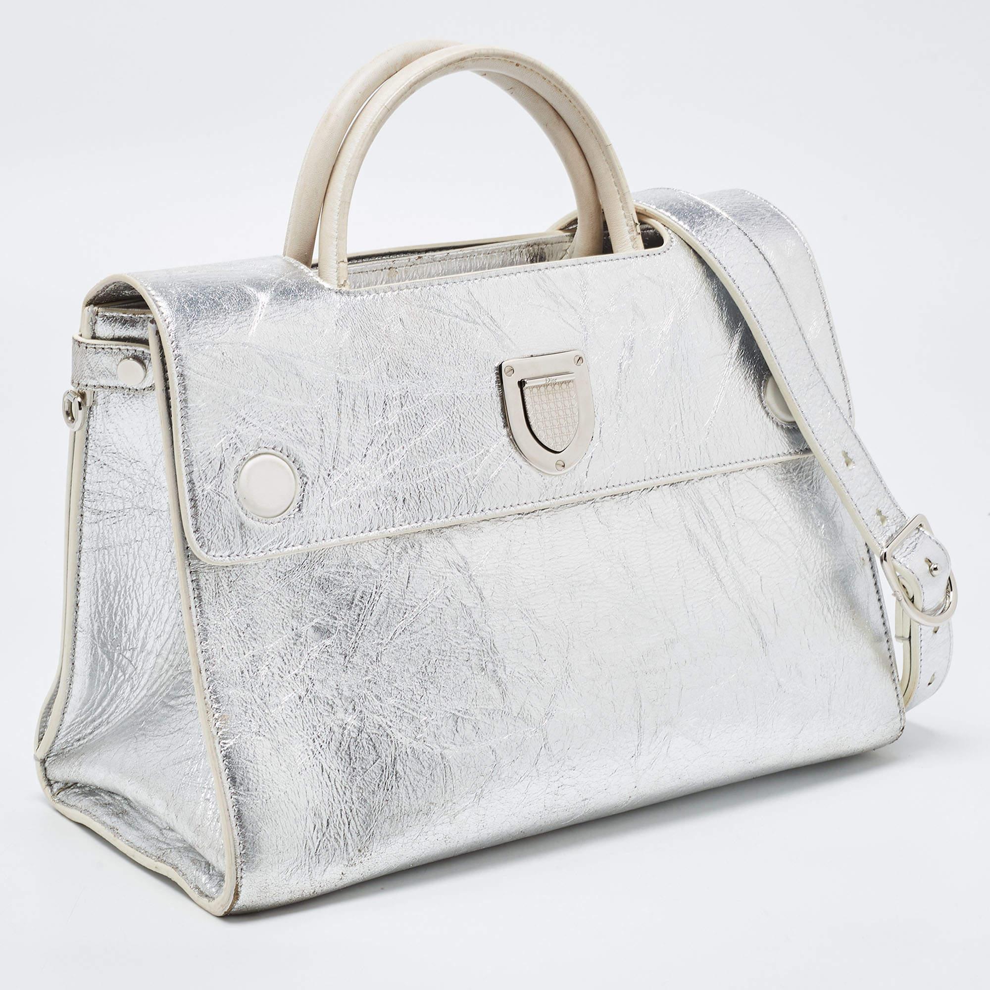 Dior Silberne Diorever Tasche aus laminiertem Leder Damen