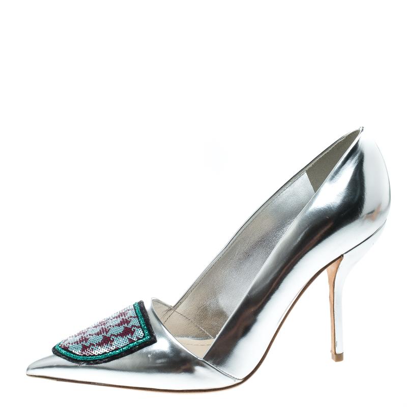 With these Dior pumps, you are set to deliver the most unforgettable looks. From their shape and classy silver finish to their overall appeal, they are utterly mesmerizing. The pumps come crafted from leather and designed with pointed toes, sequin