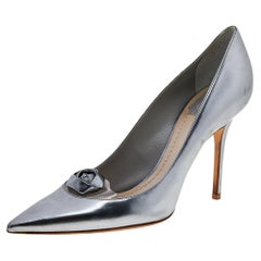 Christian Dior Silber Leder Blume verschönert spitze Zehe Pumps Größe 39