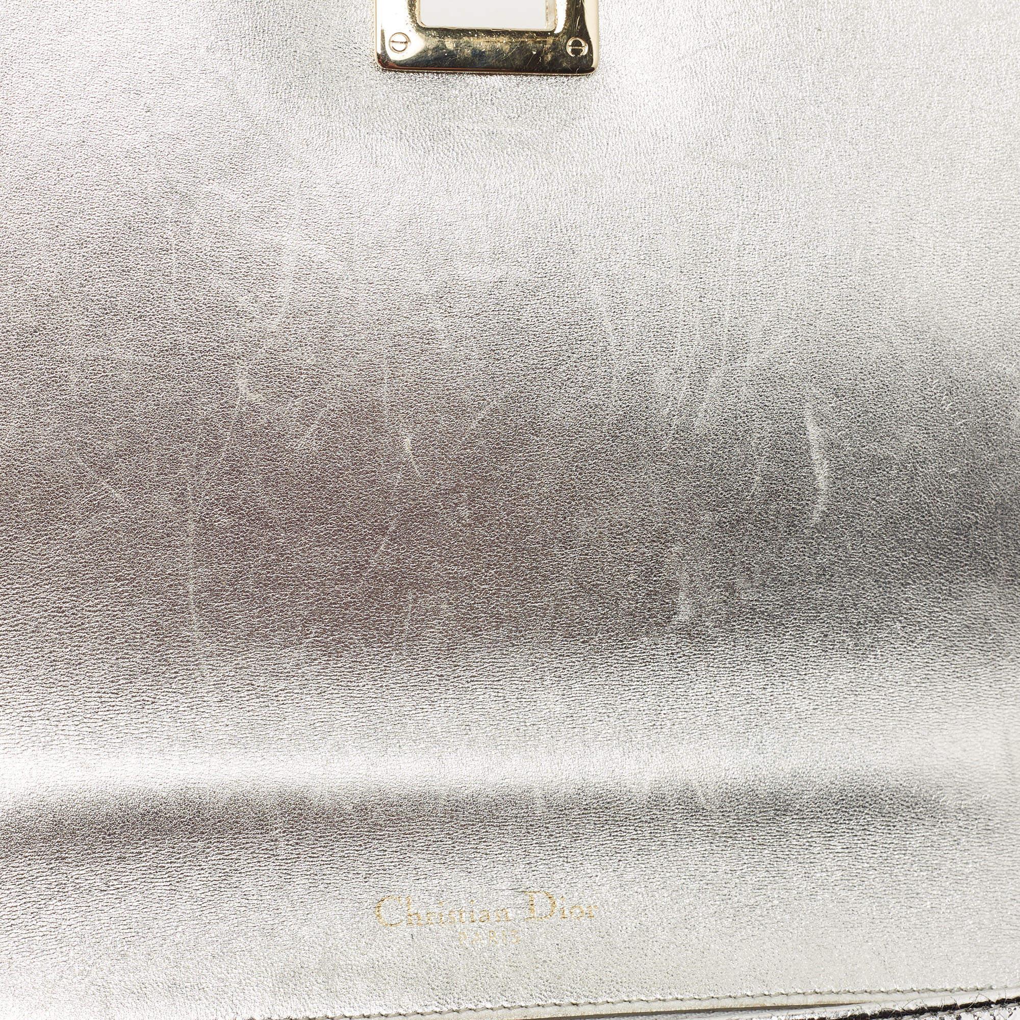 Dior Silver Leather Medium Diorama Flap Shoulder Bag For Sale 4