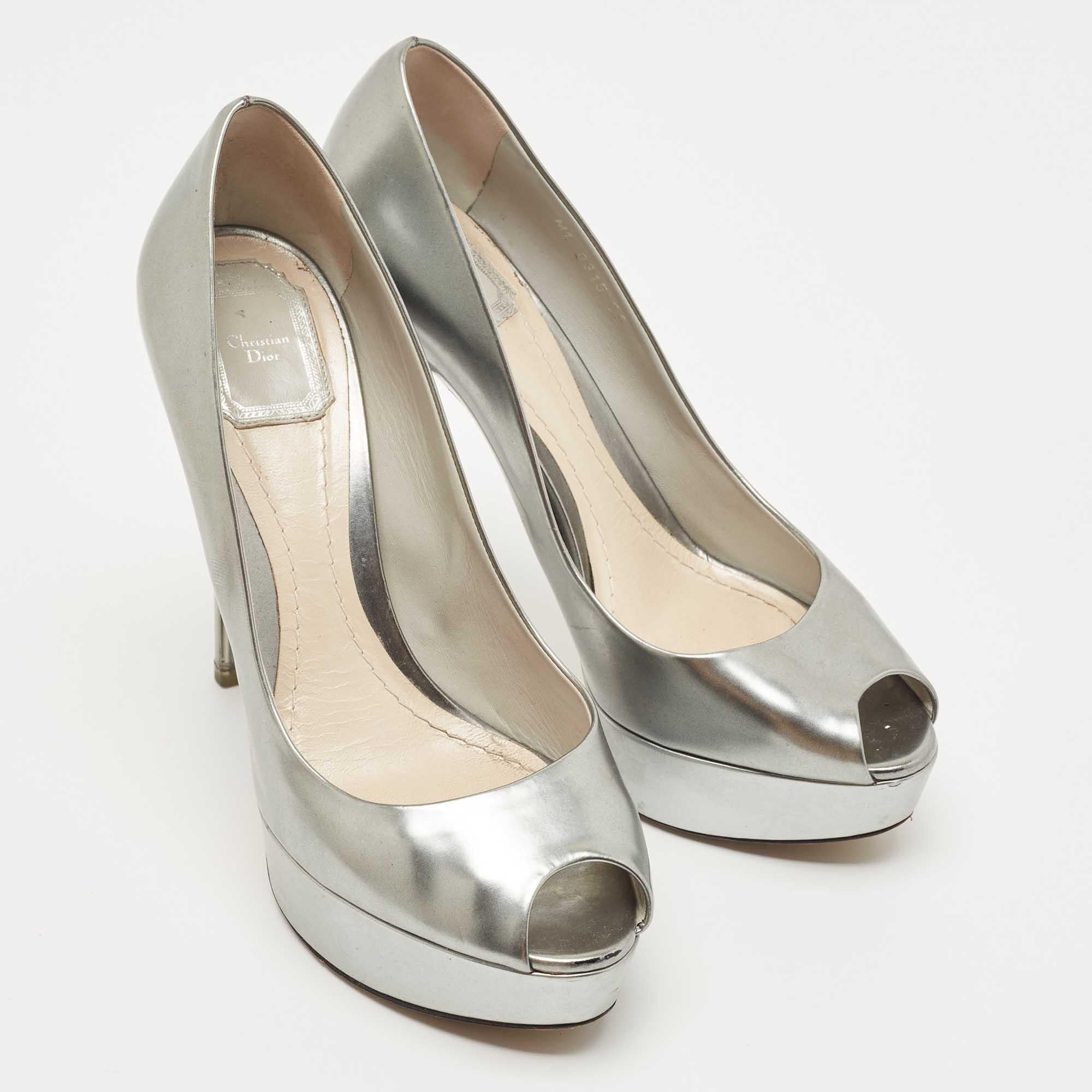 Dior Silver Leather Miss Dior Peep Toe Pumps Size 39 In Good Condition For Sale In Dubai, Al Qouz 2