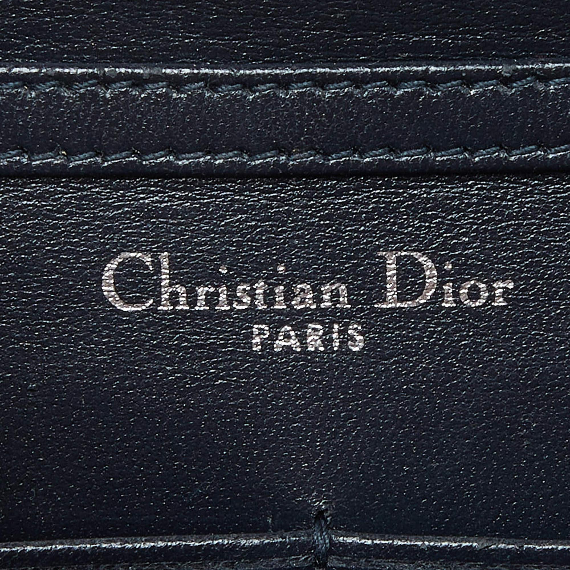 Dior SIlver Micro Cannage - Portefeuille Diorama sur chaîne en vente 7