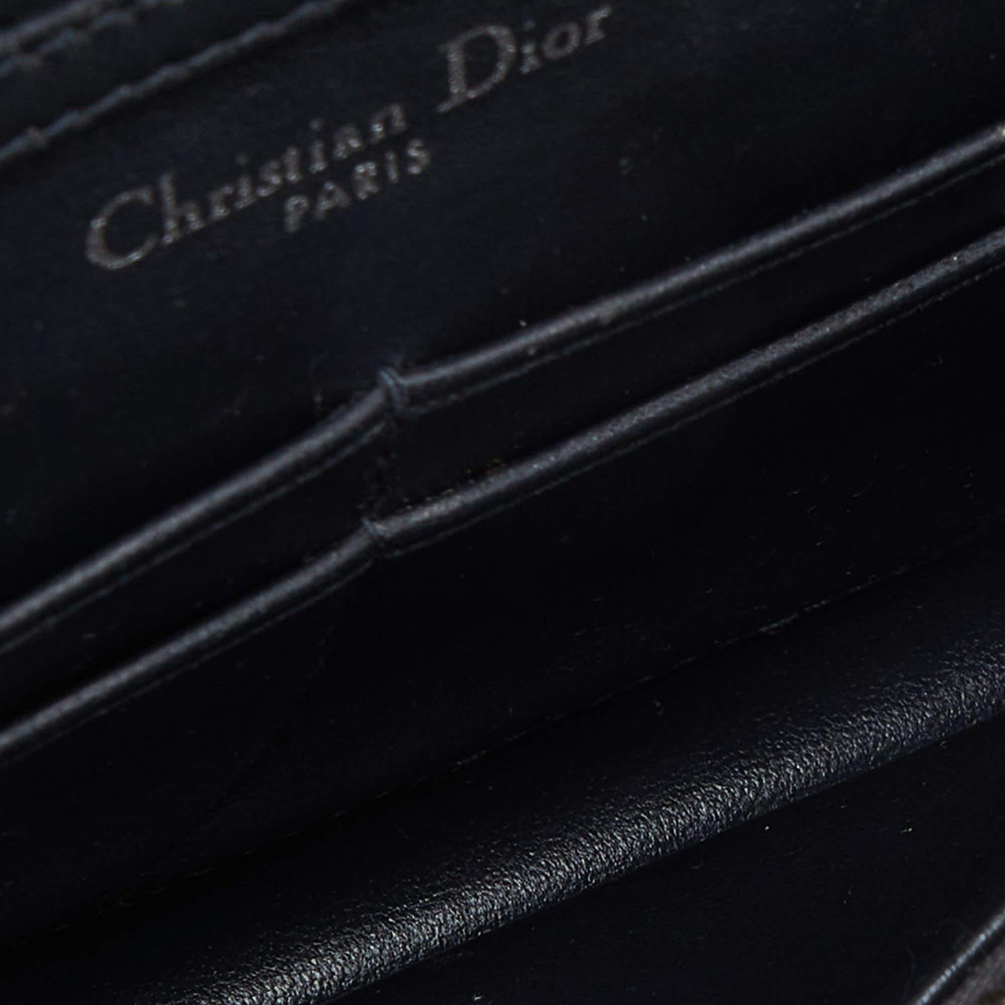 Dior SIlver Micro Cannage Patent Leather Diorama Wallet On Chain In Good Condition For Sale In Dubai, Al Qouz 2