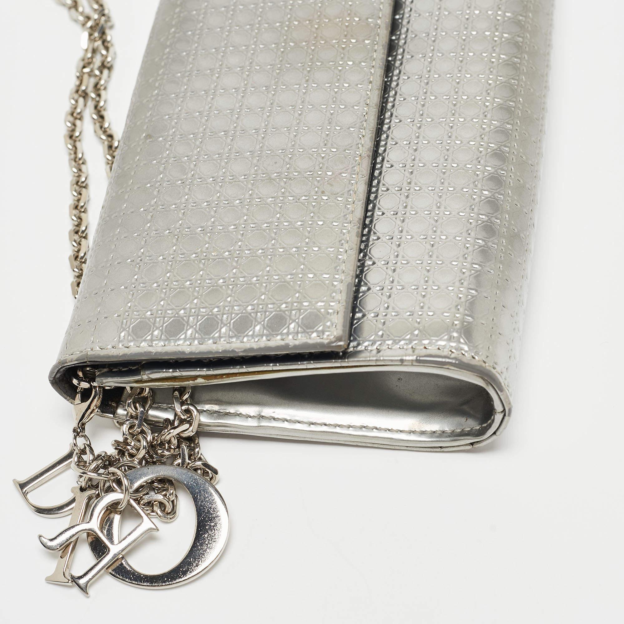 Dior Silber Microcannage Lackleder Croisiere Brieftasche an Kette aus Lackleder im Angebot 9