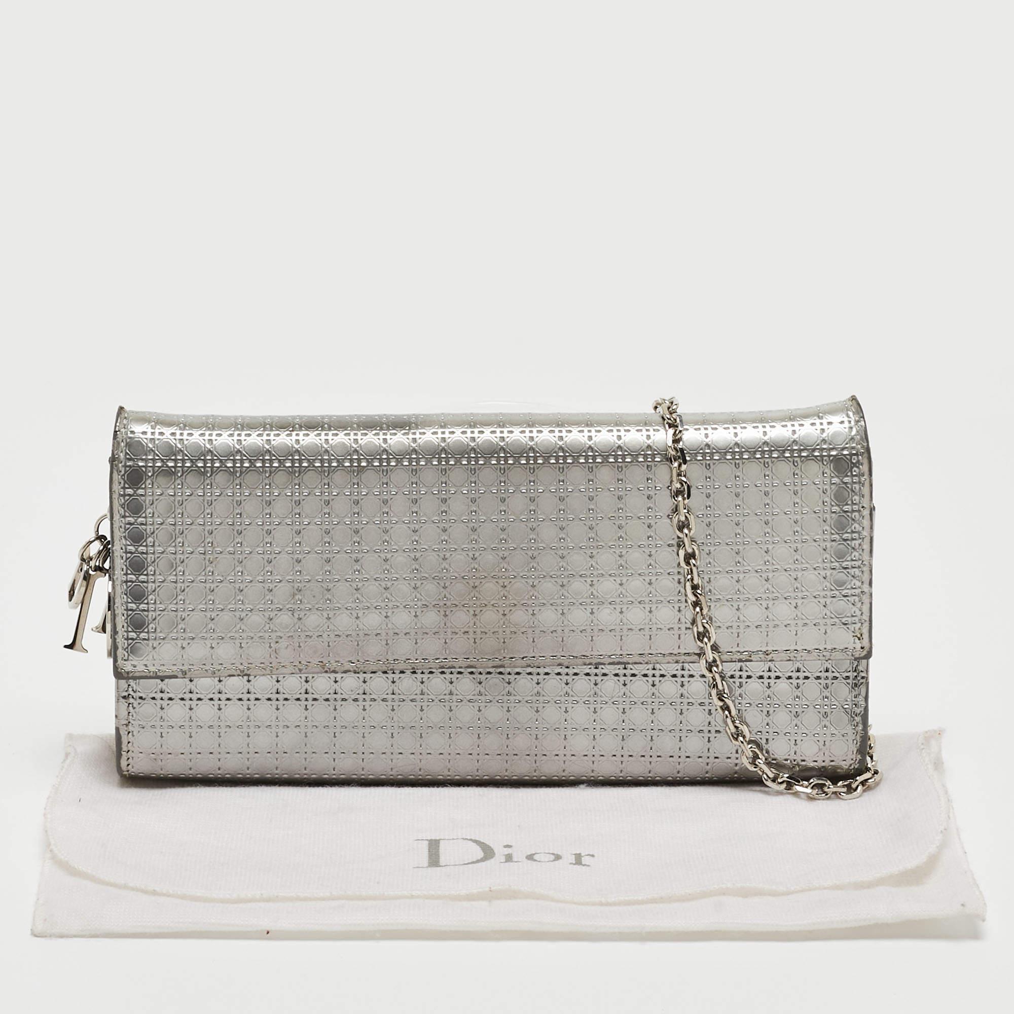 Dior Silber Microcannage Lackleder Croisiere Brieftasche an Kette aus Lackleder im Angebot 14