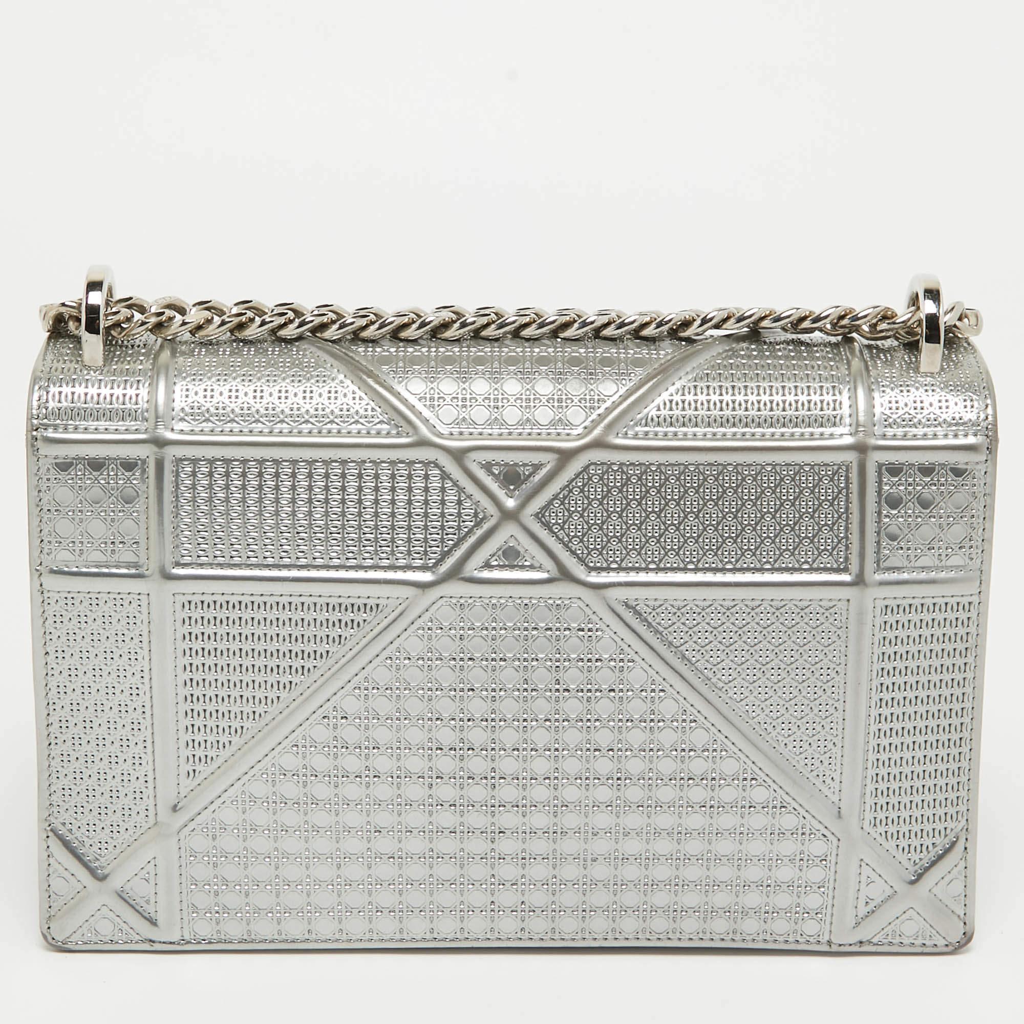 Dior Silver Microcannage Patent Leather Medium Diorama Flap Shoulder Bag For Sale 7