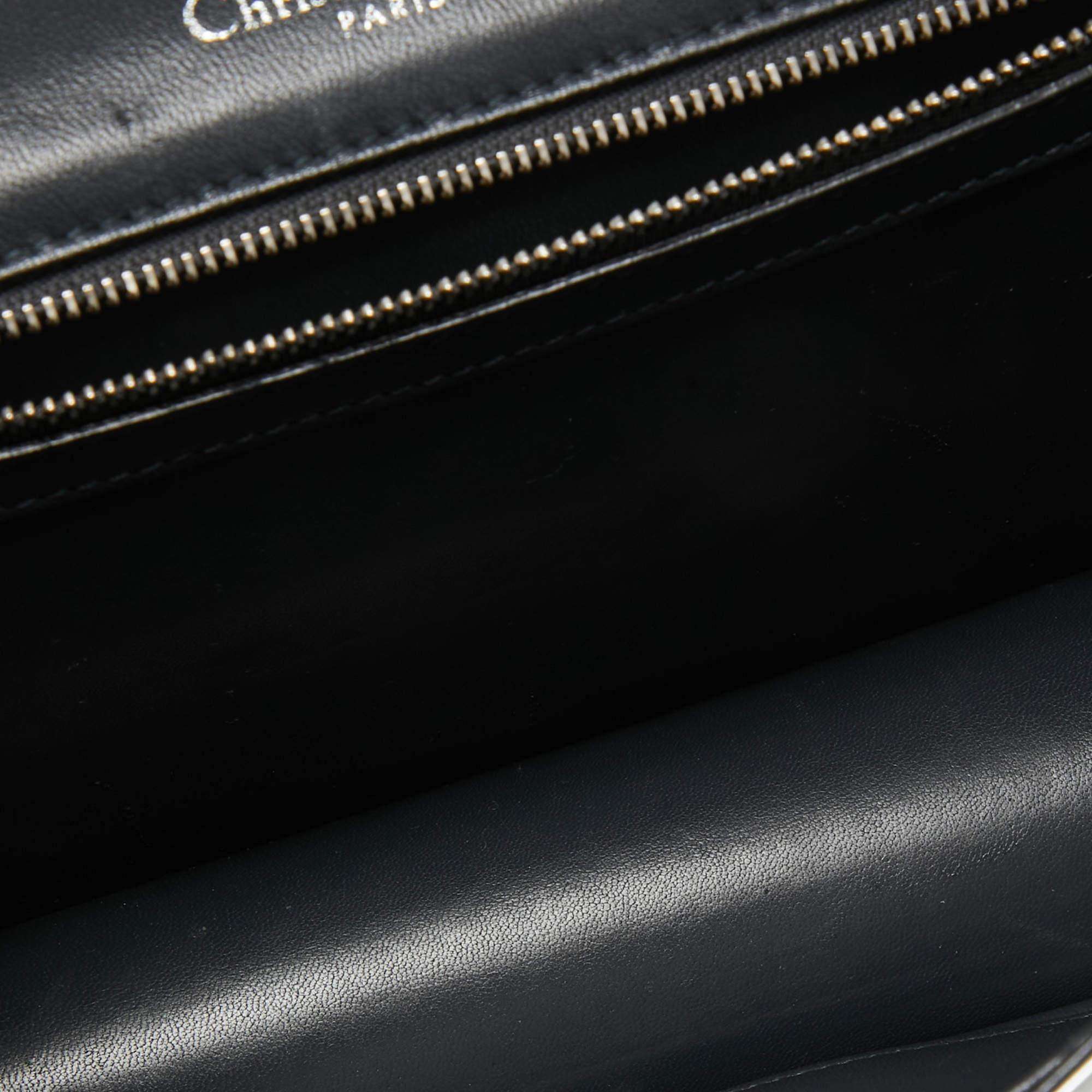 Dior Silver Microcannage Patent Leather Medium Diorama Flap Shoulder Bag For Sale 8