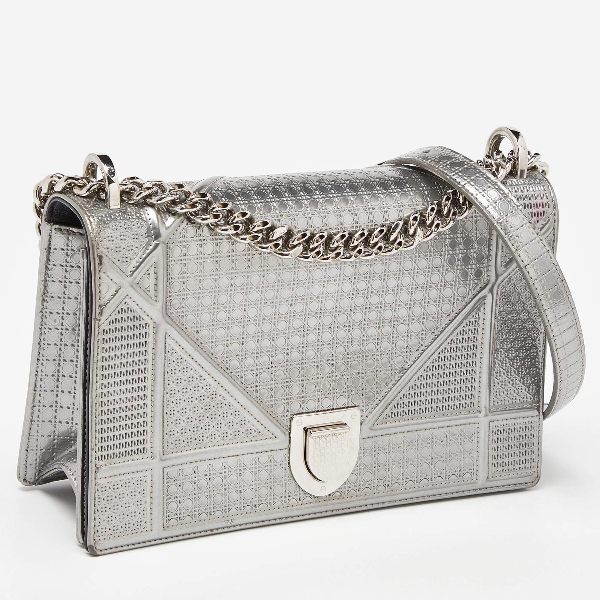 Dior Silver Microcannage Patent Leather Medium Diorama Flap Shoulder Bag For Sale 8