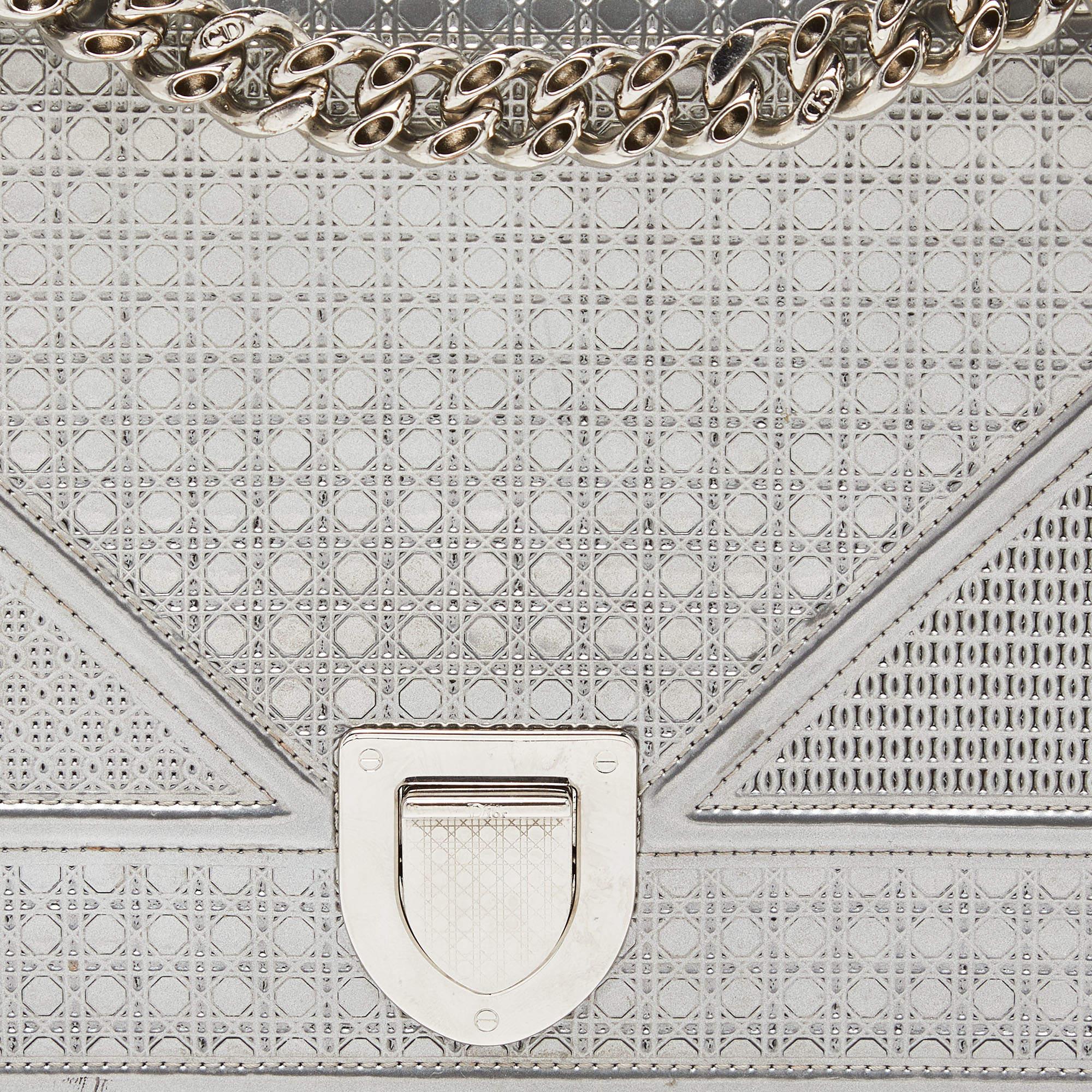 Dior Silver Microcannage Patent Leather Medium Diorama Flap Shoulder Bag For Sale 9