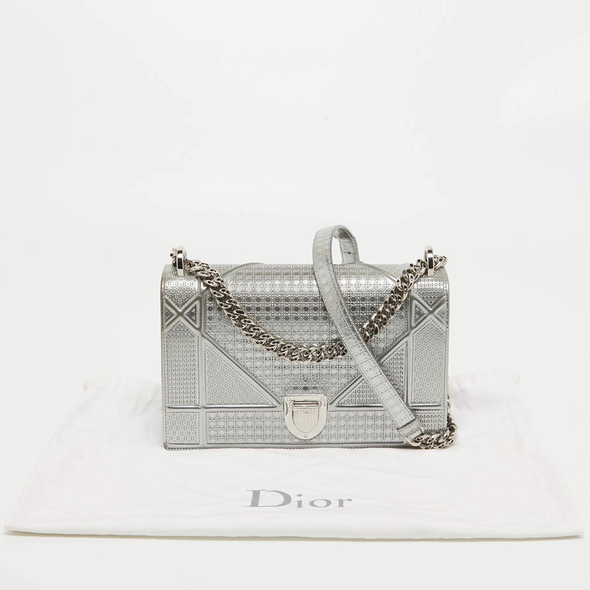 Dior Silver Microcannage Patent Leather Medium Diorama Flap Shoulder Bag For Sale 11