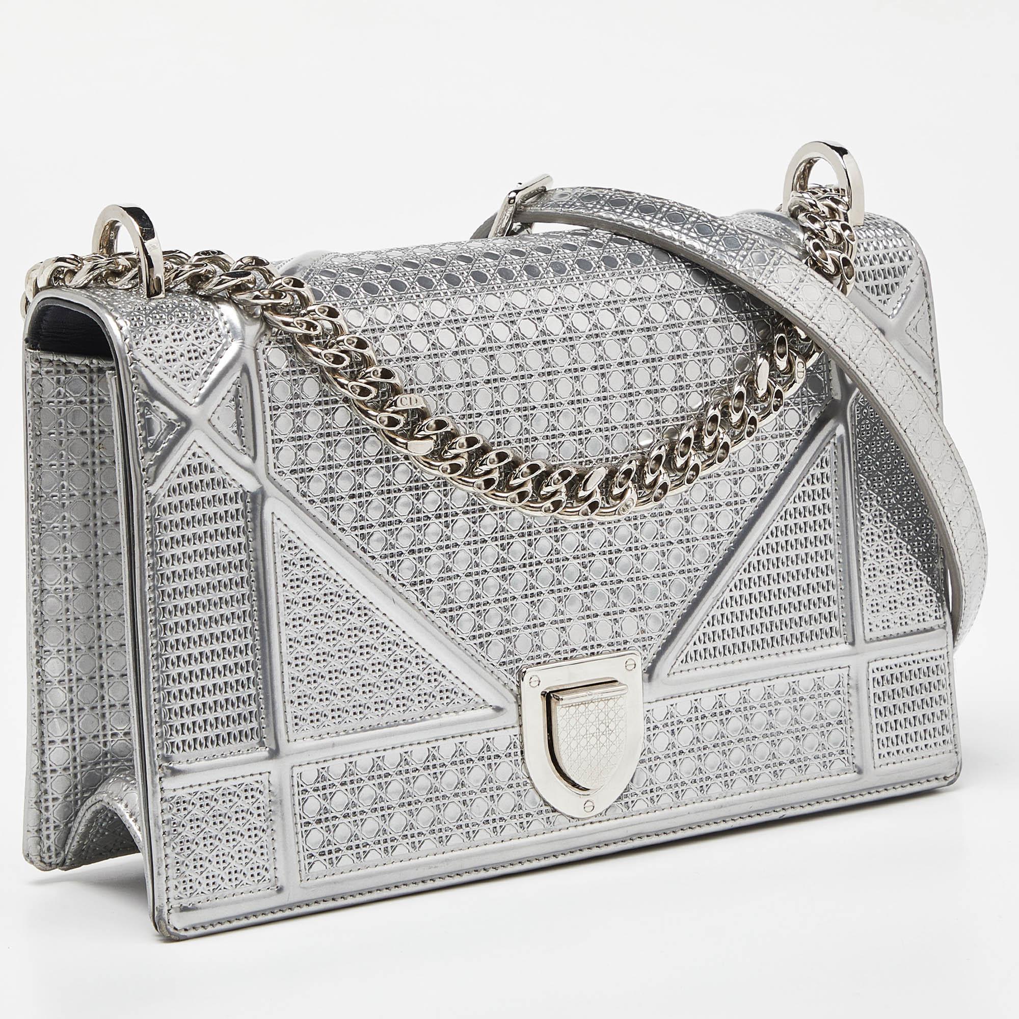 Dior Silver Microcannage Patent Leather Medium Diorama Flap Shoulder Bag In Good Condition In Dubai, Al Qouz 2