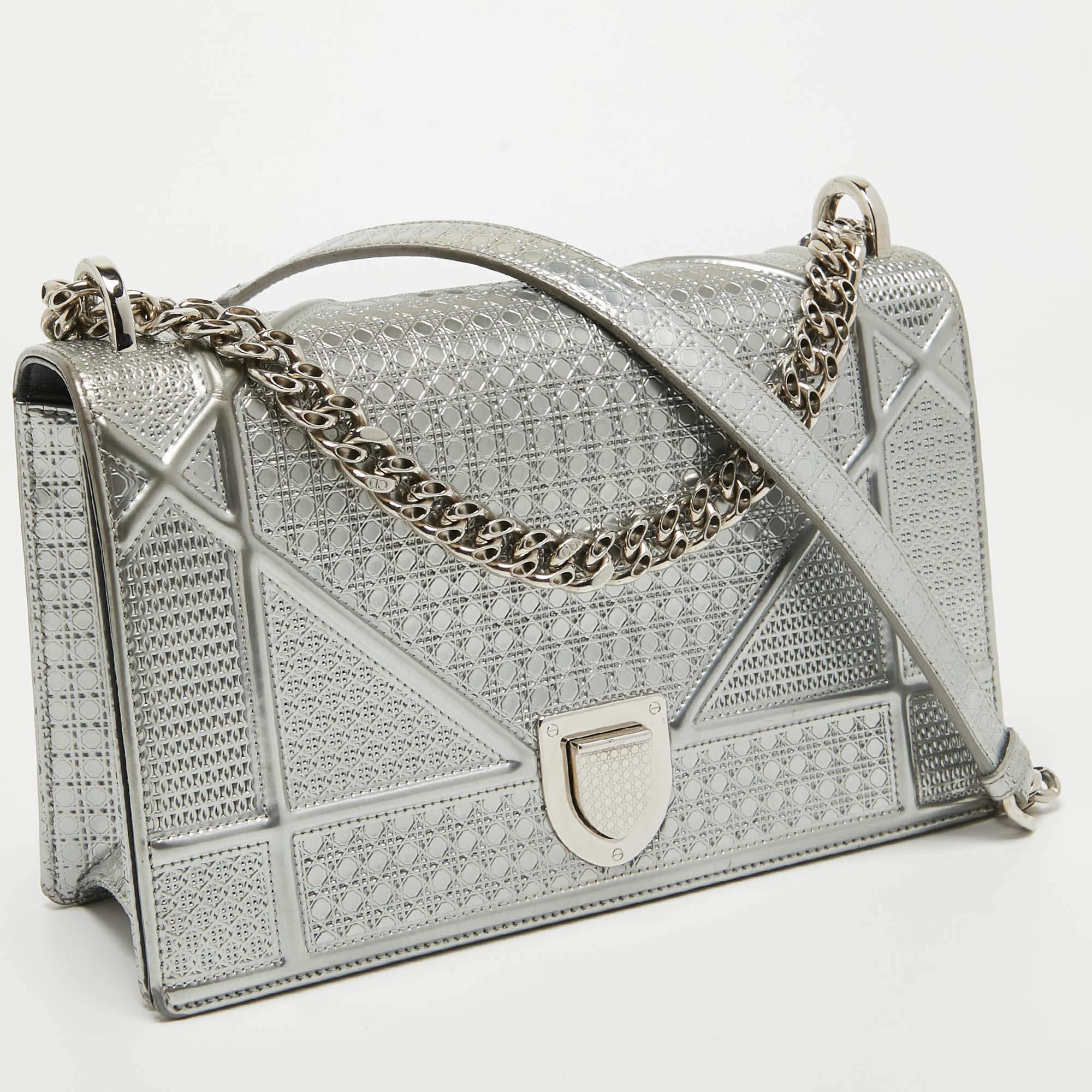 Dior Silver Microcannage Patent Leather Medium Diorama Flap Shoulder Bag In Good Condition For Sale In Dubai, Al Qouz 2