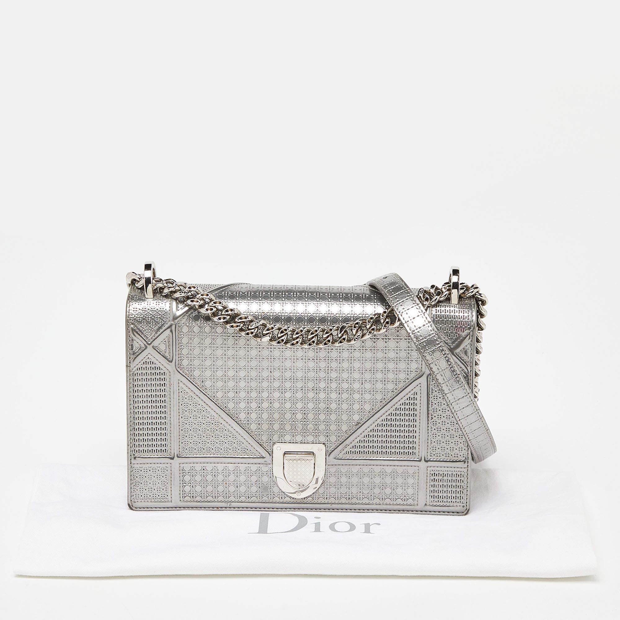 Dior Silver Microcannage Patent Leather Medium Diorama Flap Shoulder Bag For Sale 3