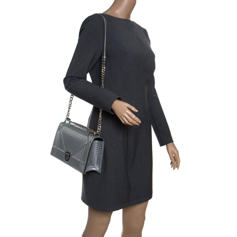Dior Silver Patent Leather Medium Diorama Flap Shoulder Bag In Good Condition In Dubai, Al Qouz 2