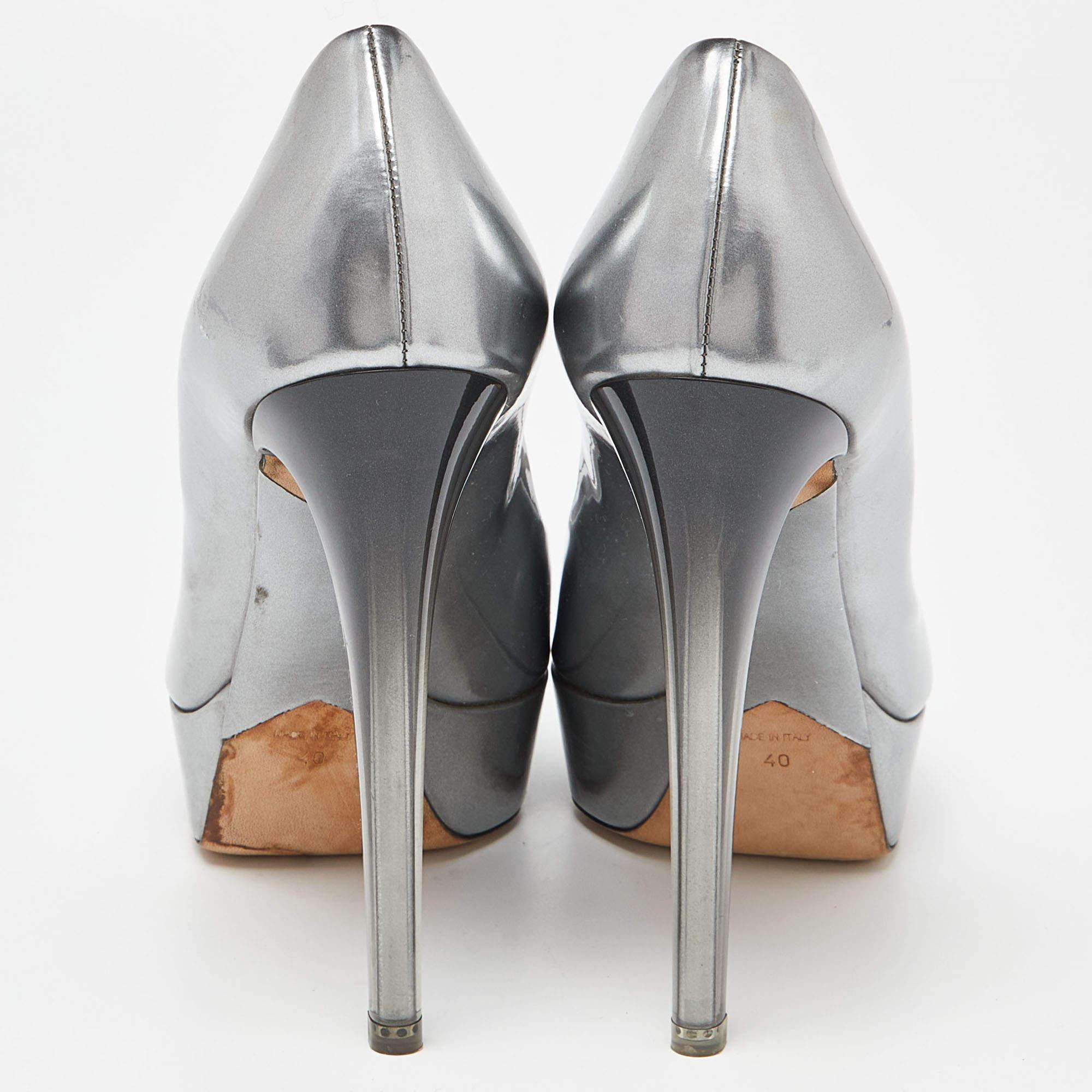 Pumps Miss Dior in pelle verniciata argento misura 40 In condizioni discrete in vendita a Dubai, Al Qouz 2