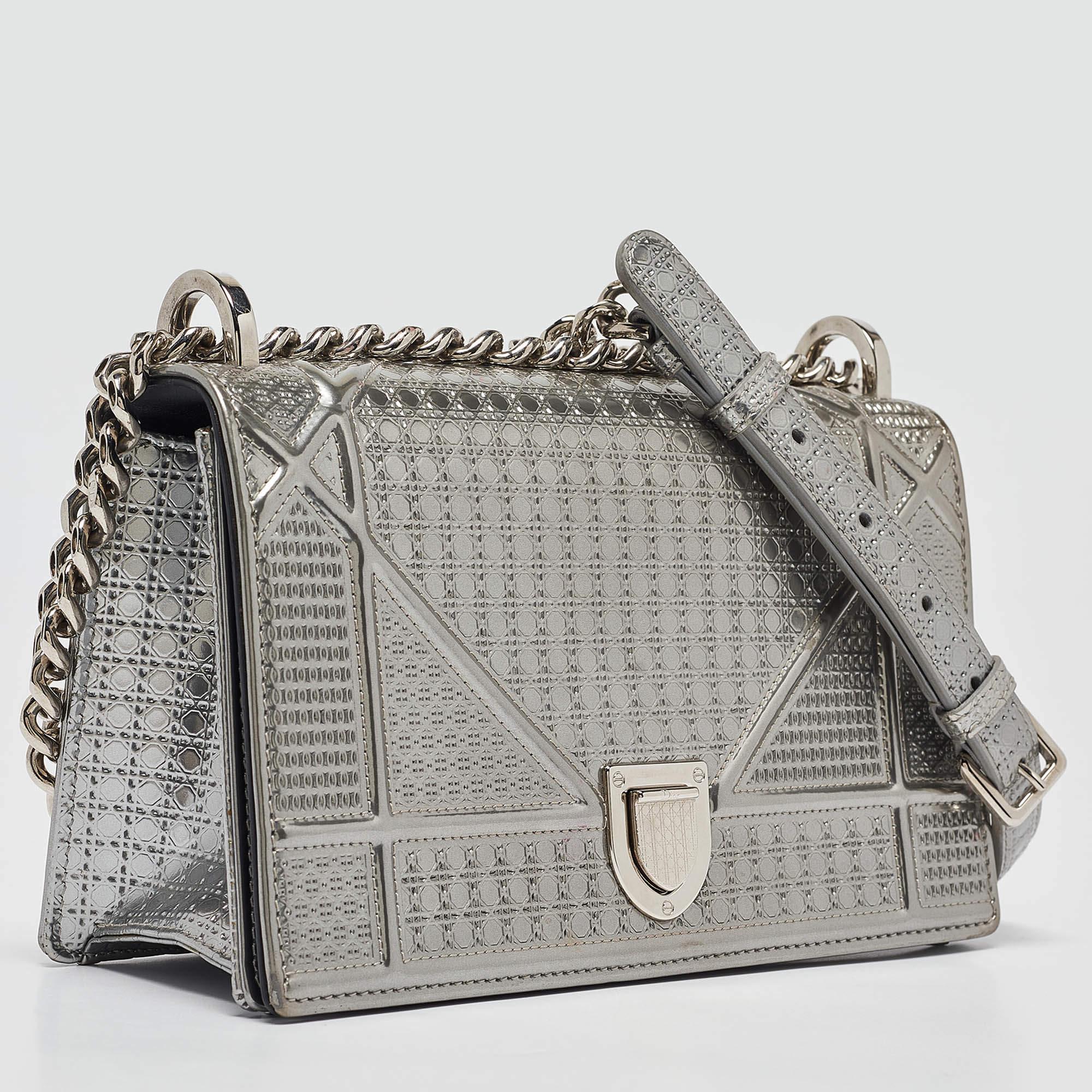 Dior Silver Patent Leather Small Diorama Shoulder Bag In Good Condition In Dubai, Al Qouz 2