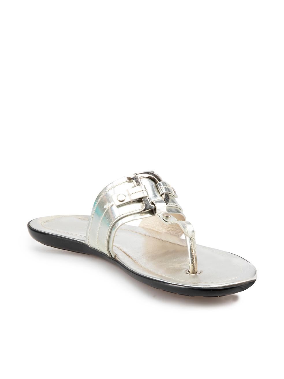 CONDITION is Very good. Minimal wear to sandals is evident. Minimal wear found though noticeable abrasion to surface coating at insole and toe strap on this used Dior designer resale item.
  
Details
Silver
Patent leather
Sandals
Flat
Thong