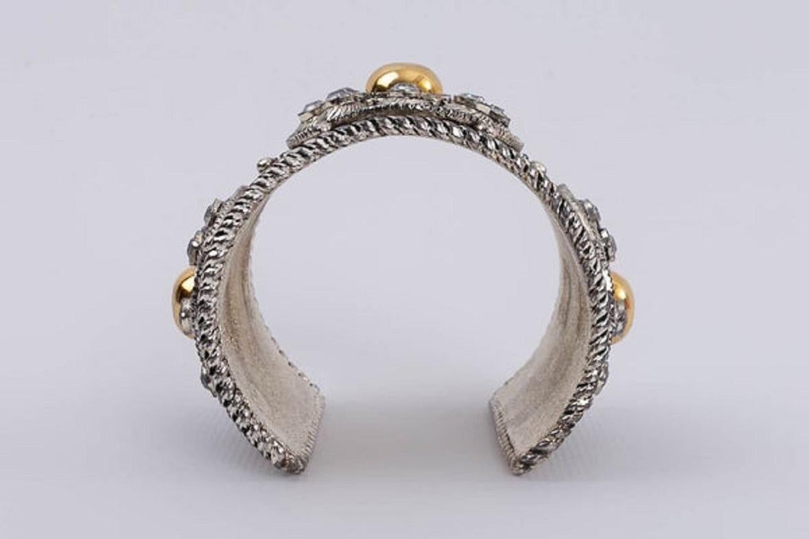 Bracelet manchette Dior en métal argenté en vente 1