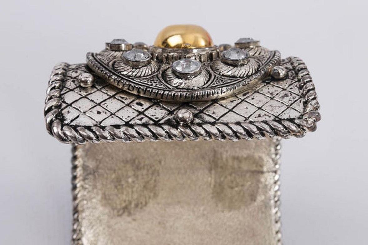 Bracelet manchette Dior en métal argenté en vente 3