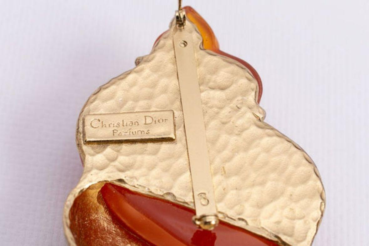 Dior Silver Plated Shell Brooch with Orange Resin In Excellent Condition For Sale In SAINT-OUEN-SUR-SEINE, FR