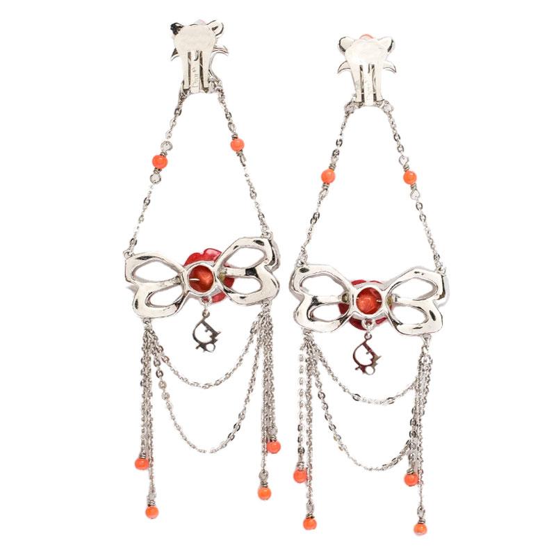 Pretty earrings to complete your feminine looks. These earrings from Dior, which are not just lovely-looking but truly versatile as well will complement all your outfits gorgeously. Designed in a long style, they feature a silver-tone body and a