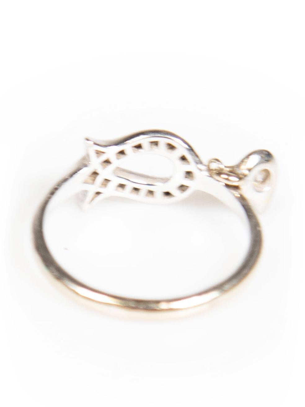 Dior Silver White Gold Crystal Embellished Charm Ring (Bague à breloques en argent et or blanc) Bon état - En vente à London, GB
