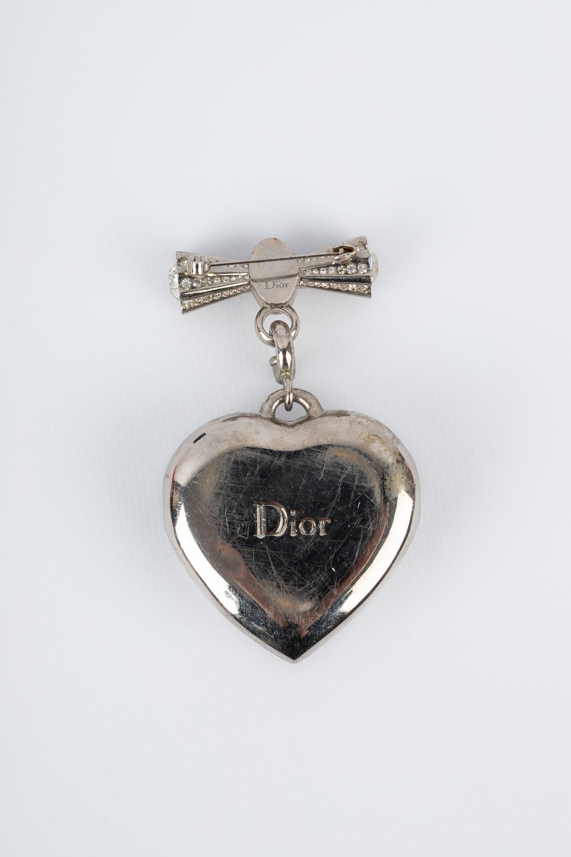 Dior Silvery Metal Heart Brooch with Rhinestones In Good Condition For Sale In SAINT-OUEN-SUR-SEINE, FR