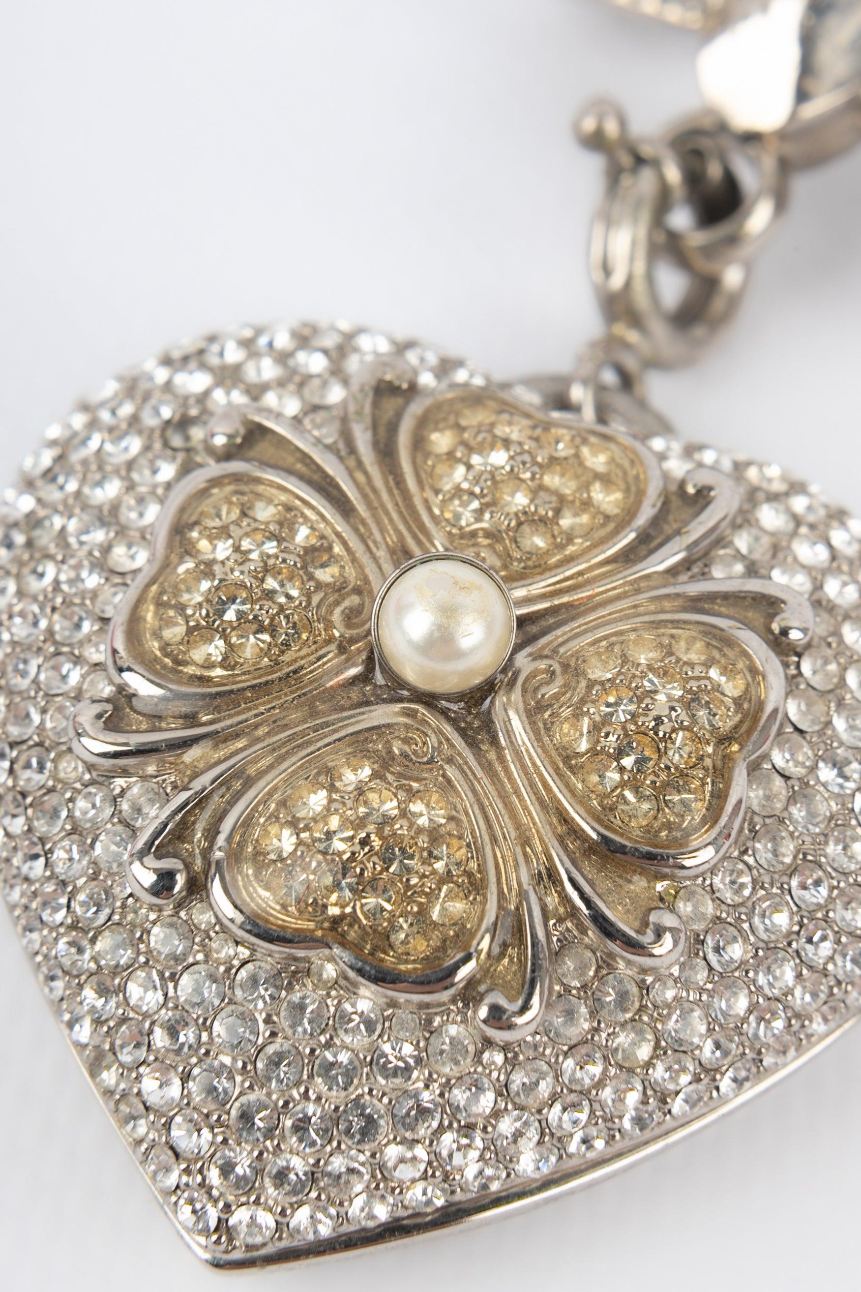 Dior Broche cœur en métal argenté avec strass en vente 1