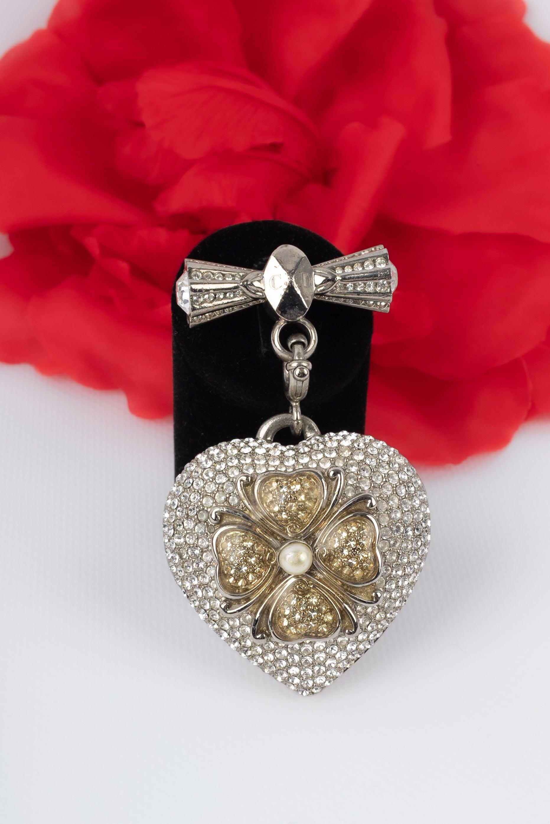 Dior Broche cœur en métal argenté avec strass en vente 5