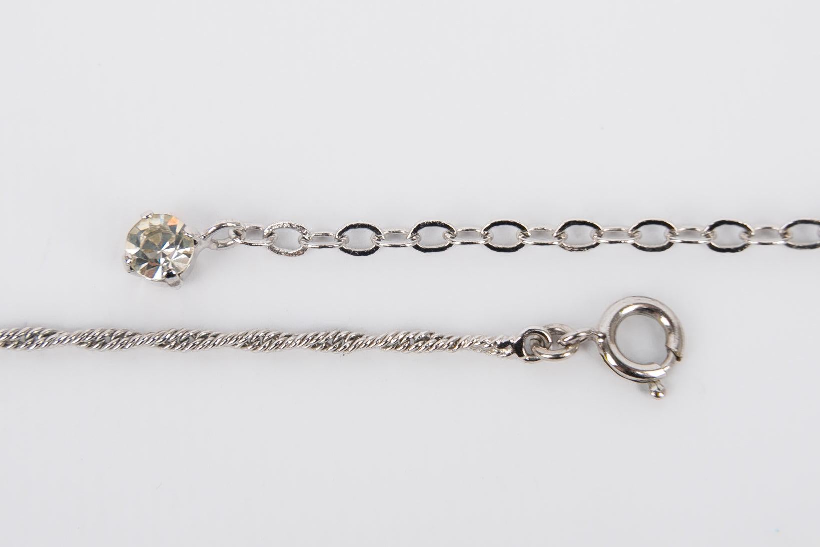 Kurze Dior Silber Metall-Halskette mit grünem Glaspastell-Cabochons aus Silber im Angebot 1