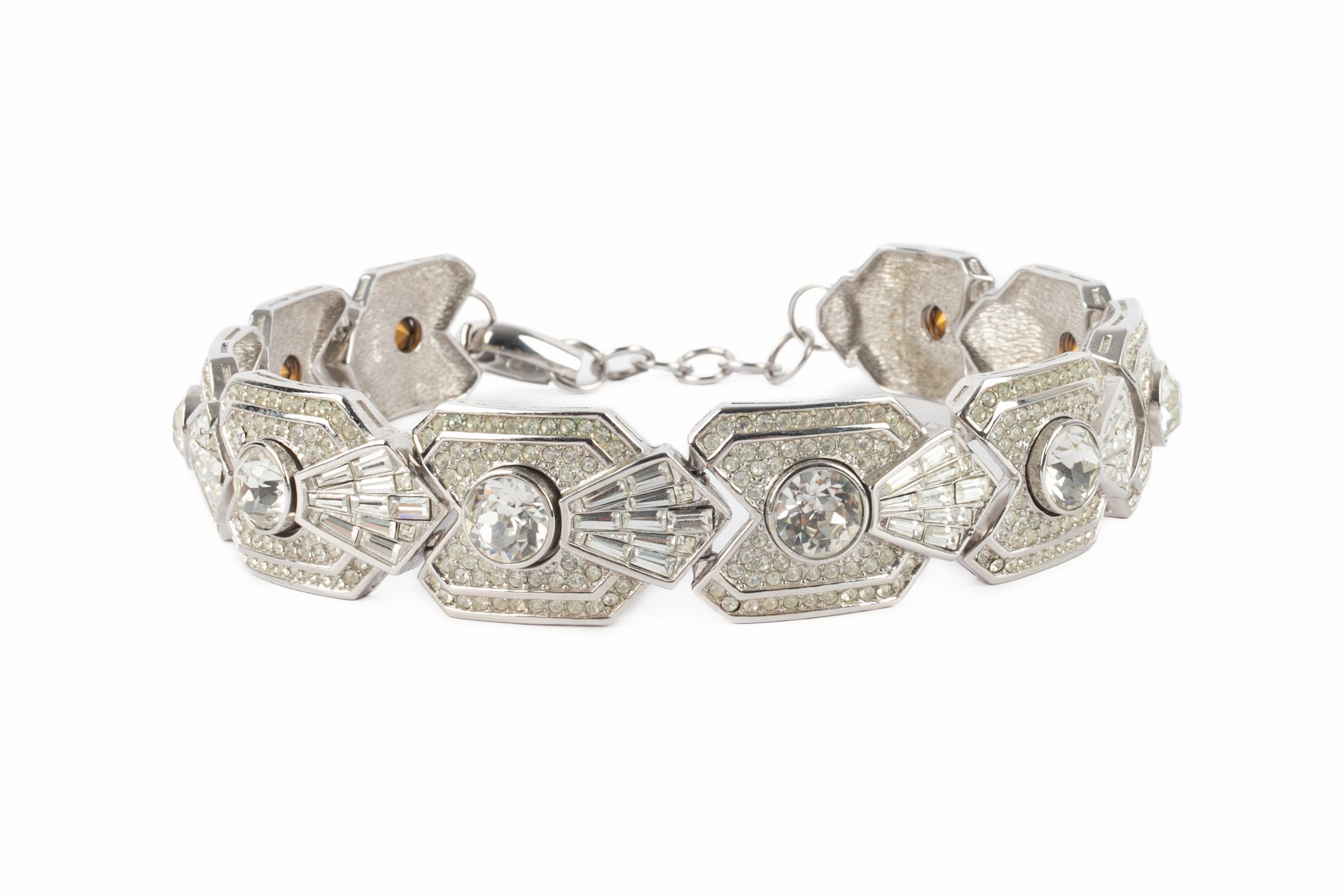 DIOR - (made in Germany) Silvery metal articulated necklace with rhinestones.

Condition:
Very good condition

Dimensions:
Length: from 34 cm to 38 cm

SKU:BC105